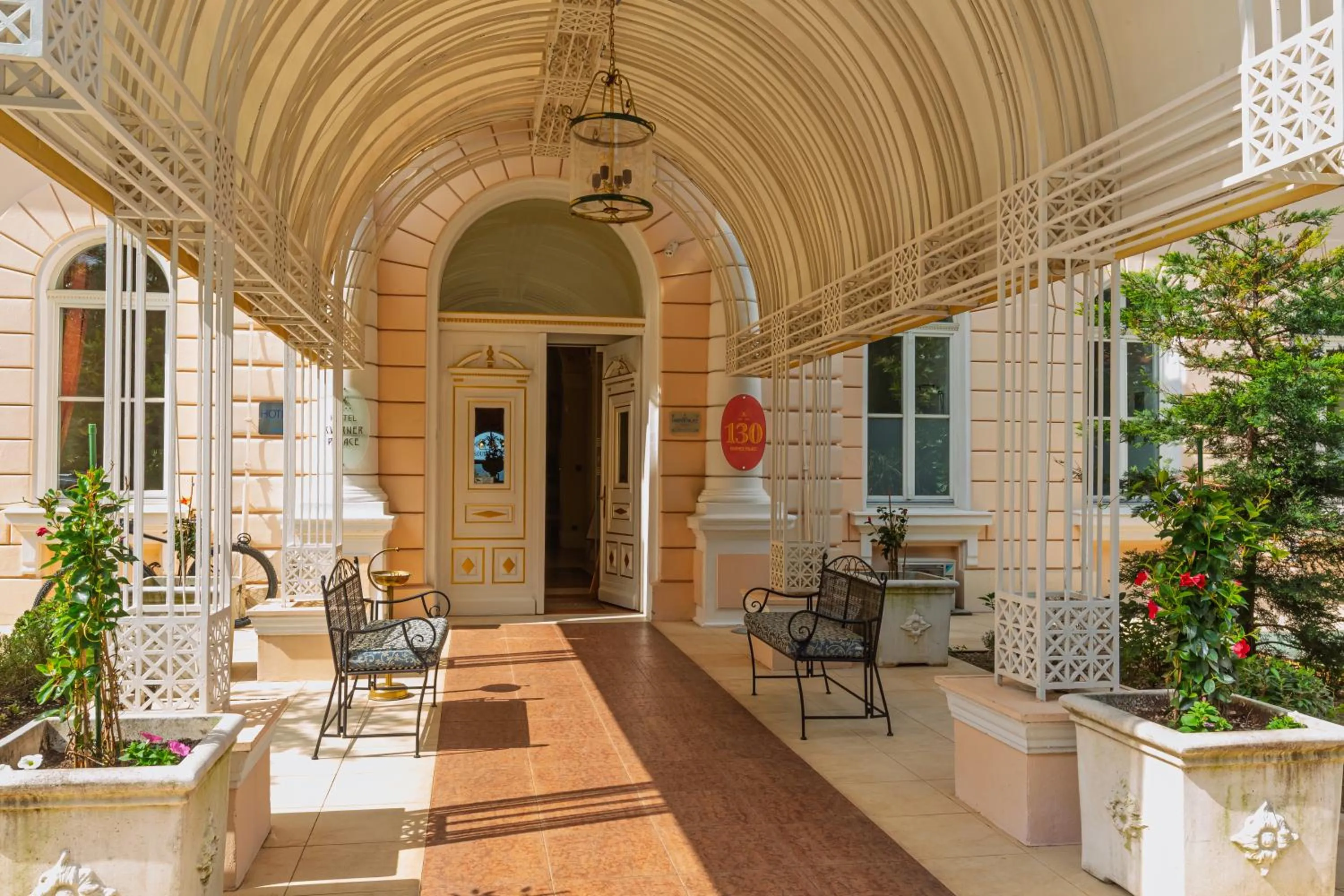 Facade/entrance in Hotel Kvarner Palace
