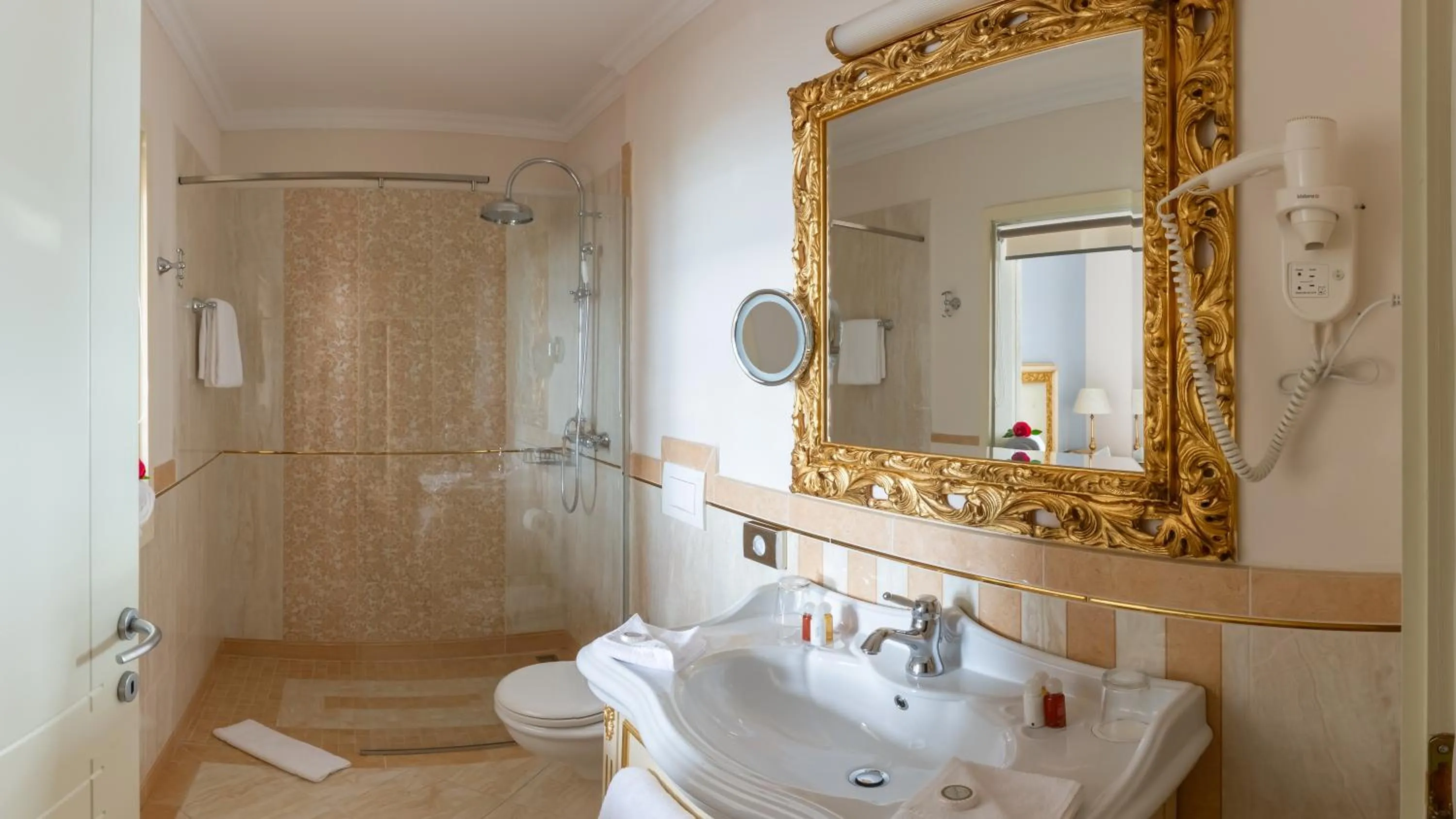 Bathroom in Hotel Kvarner Palace