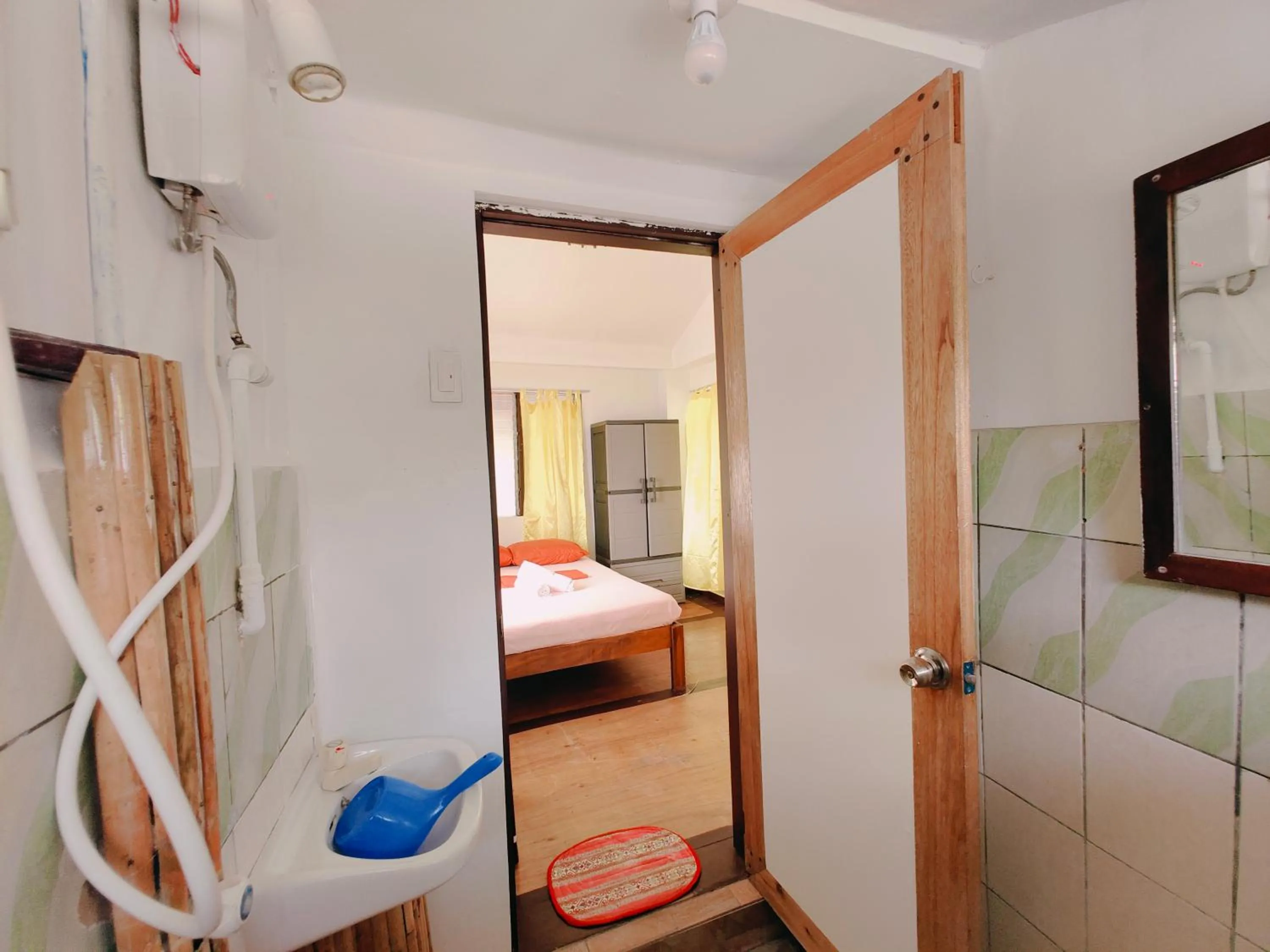 Bathroom, Bed in Patrick's on the Beach Resort