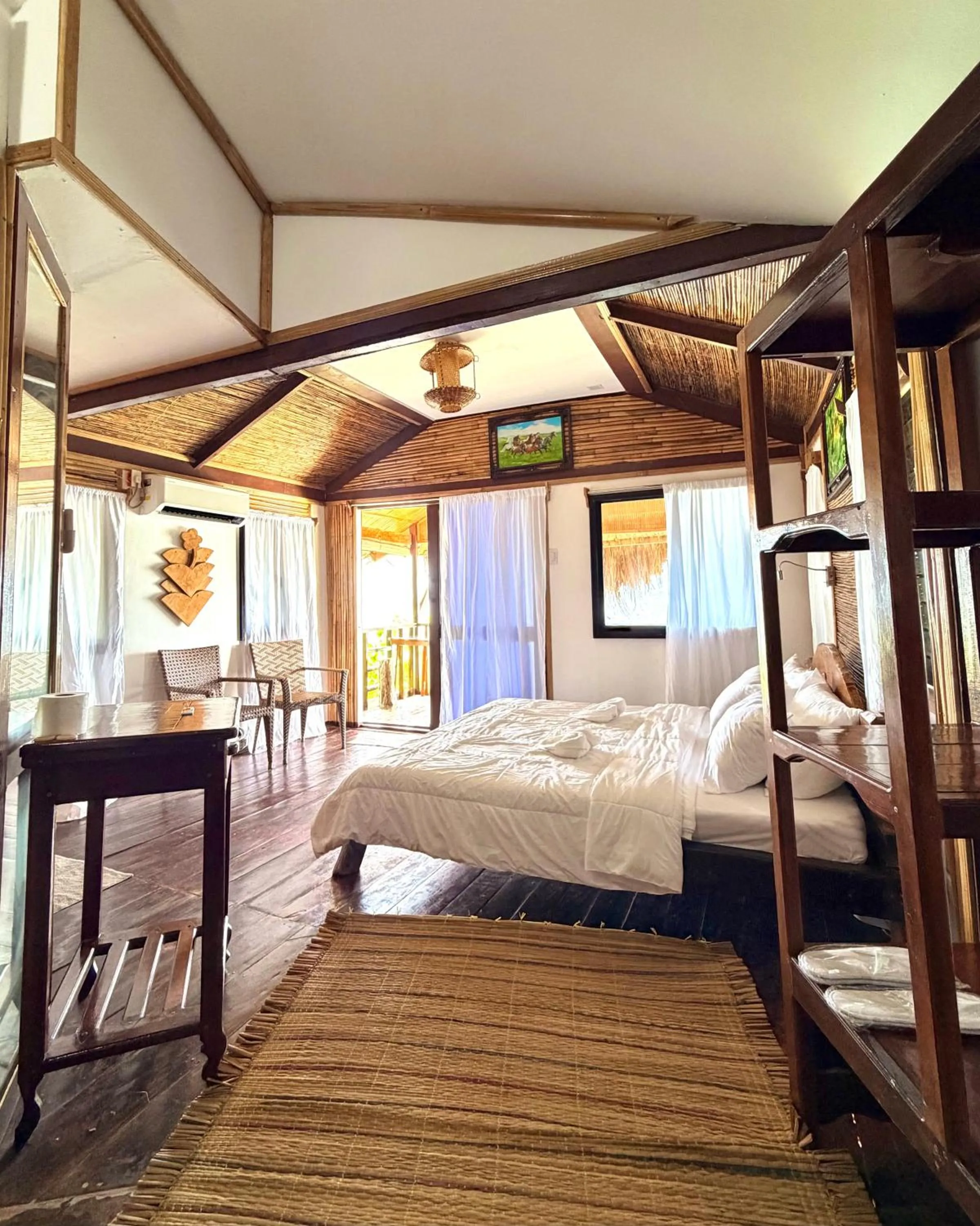 Sea view, Bed in Patrick's on the Beach Resort