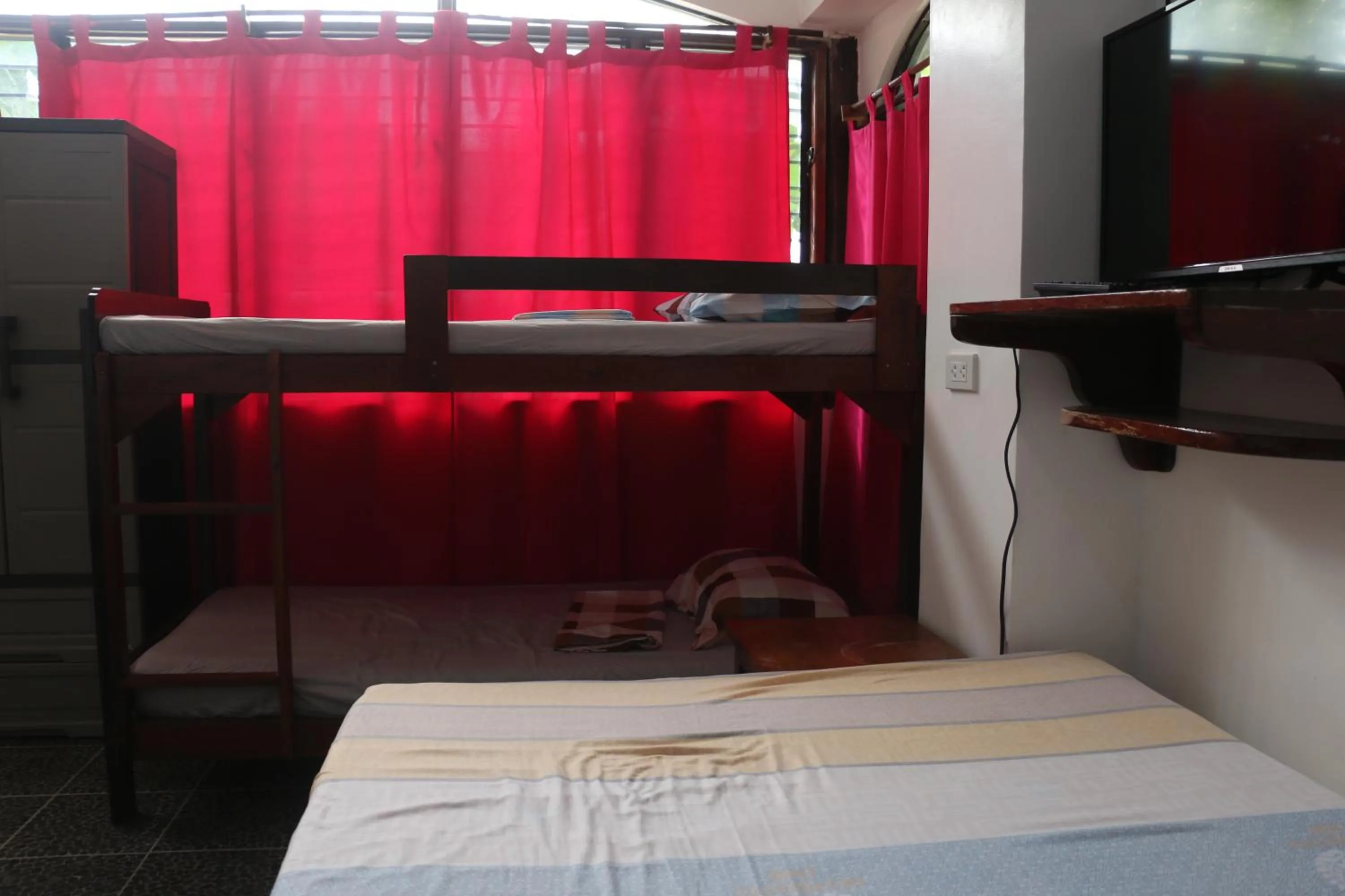 bunk bed, Bed in Patrick's on the Beach Resort