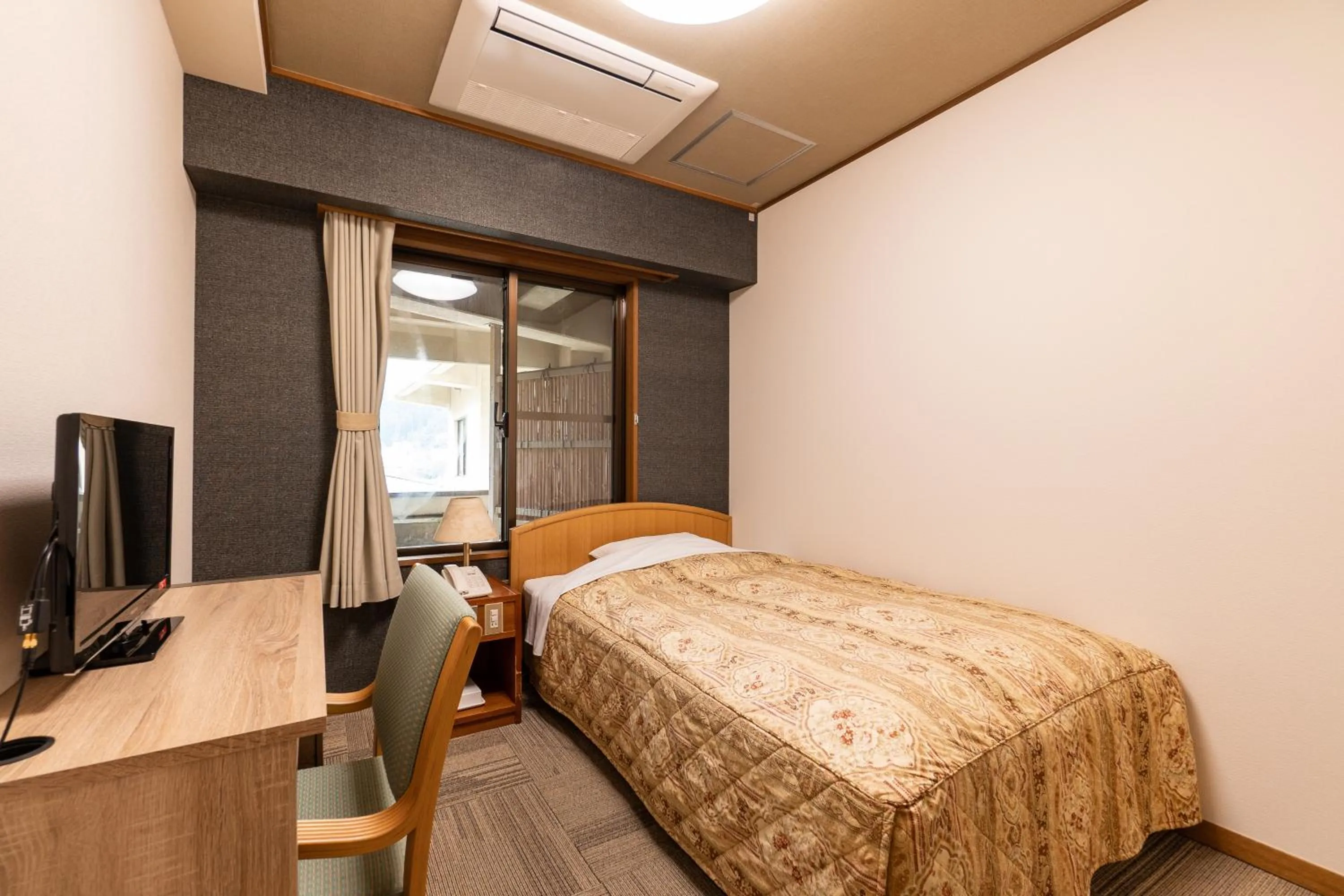 Photo of the whole room, Bed in Ooedo Onsen Monogatari Kounkaku
