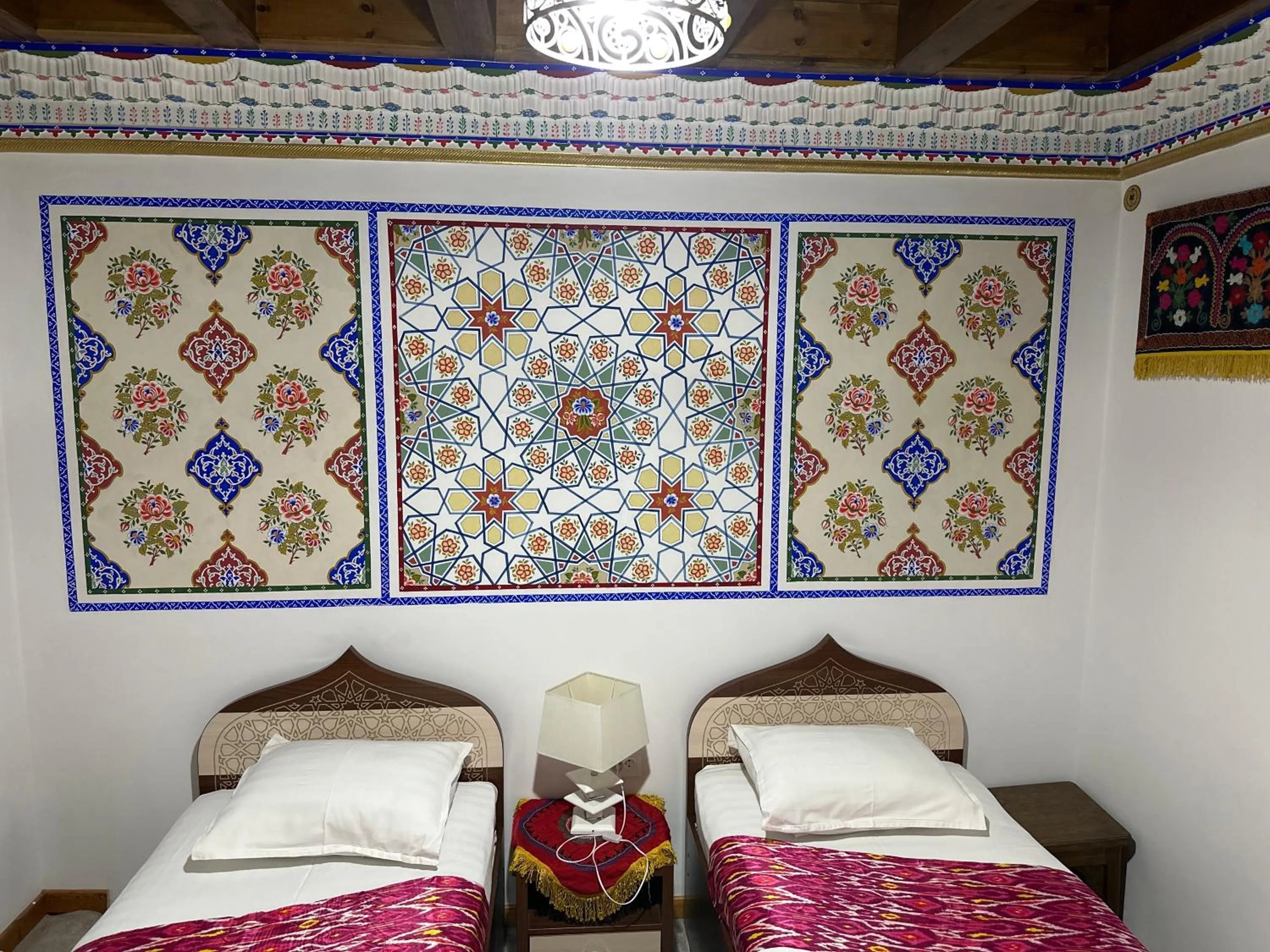 Photo of the whole room, Bed in Rizo Boutique