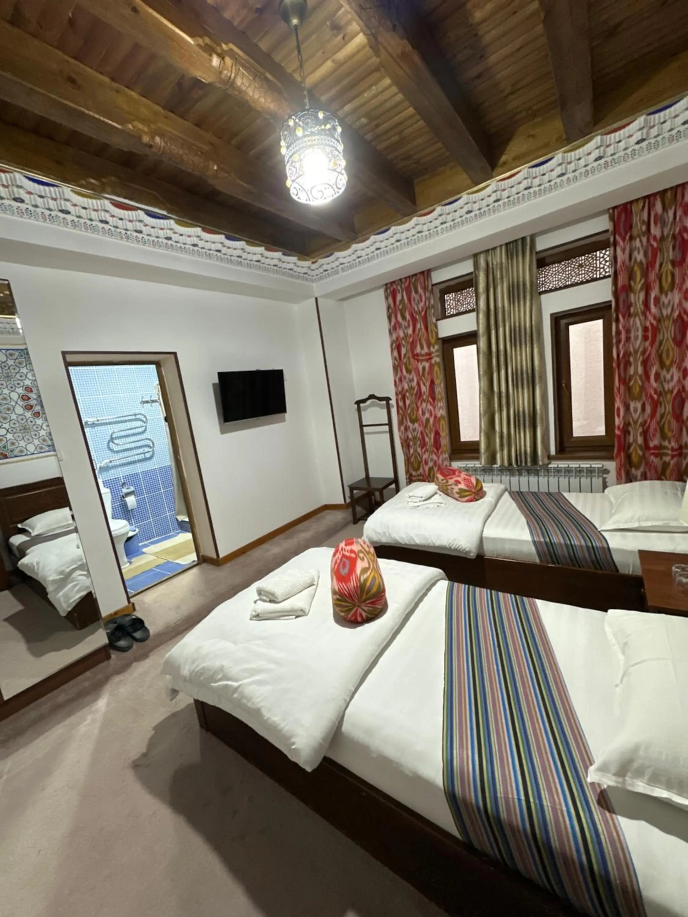 Photo of the whole room, Bed in Rizo Boutique