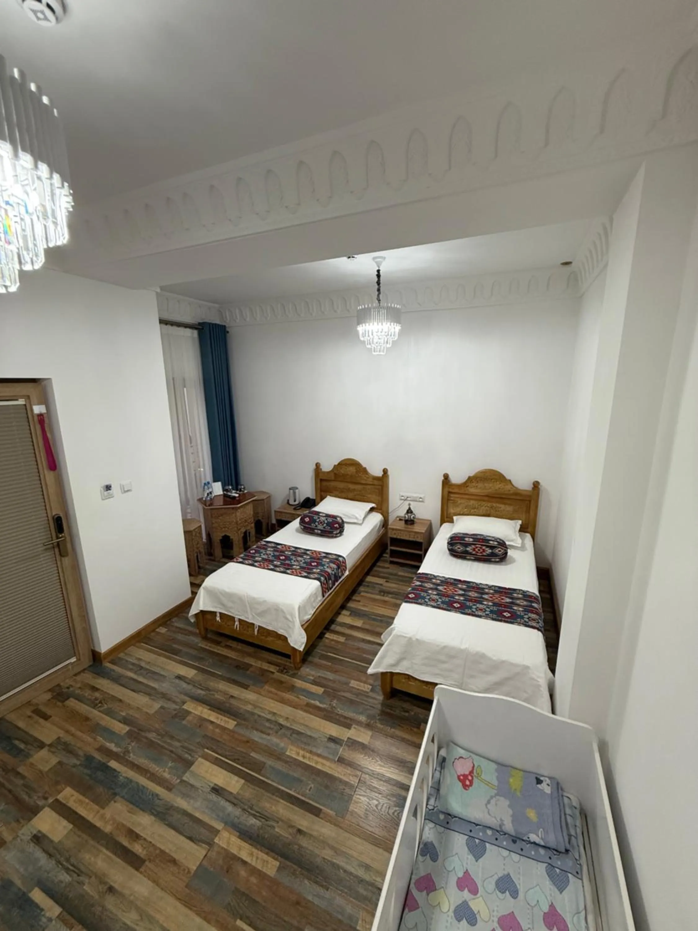 Photo of the whole room, Bed in Rizo Boutique