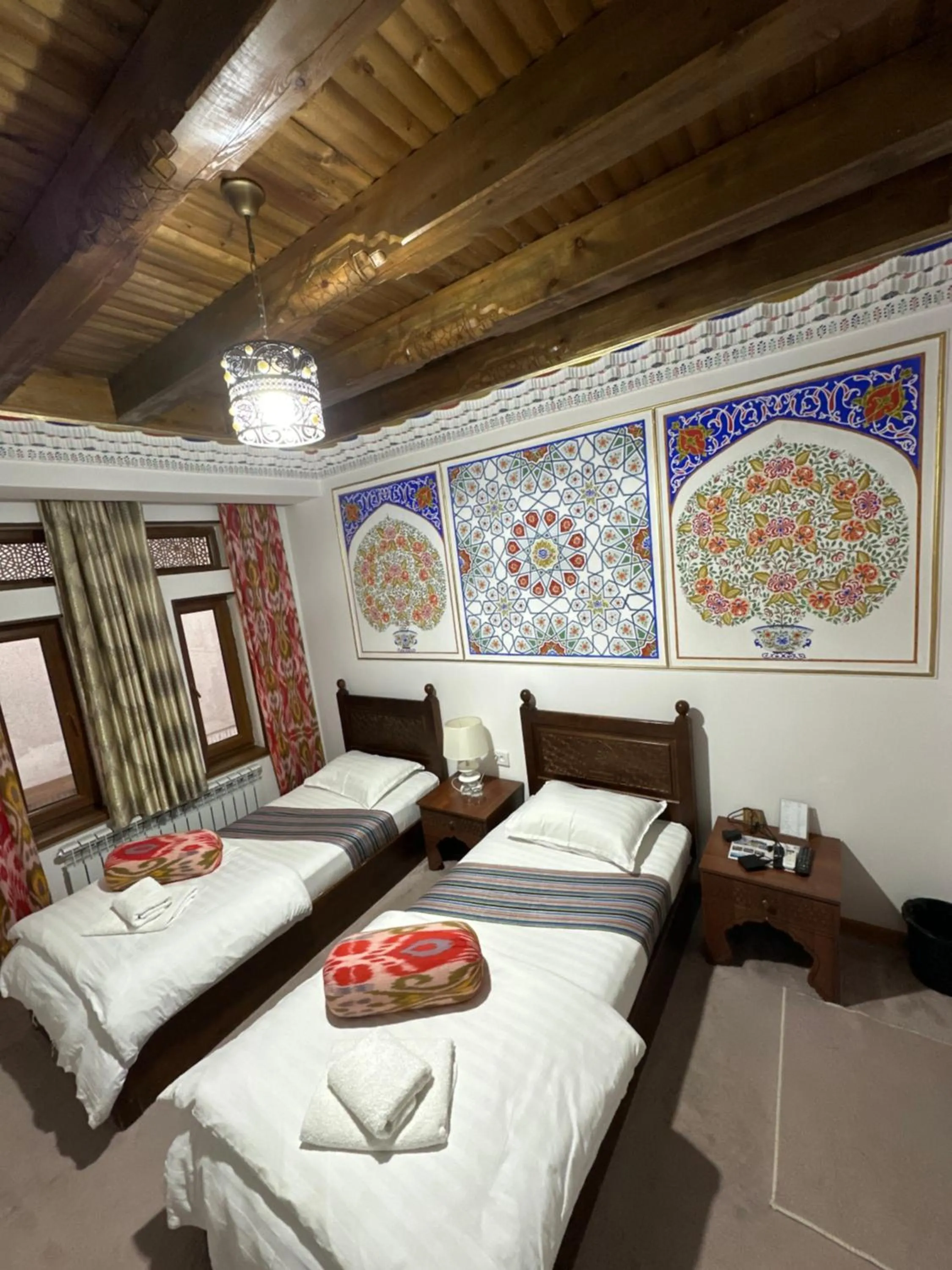 Photo of the whole room, Bed in Rizo Boutique