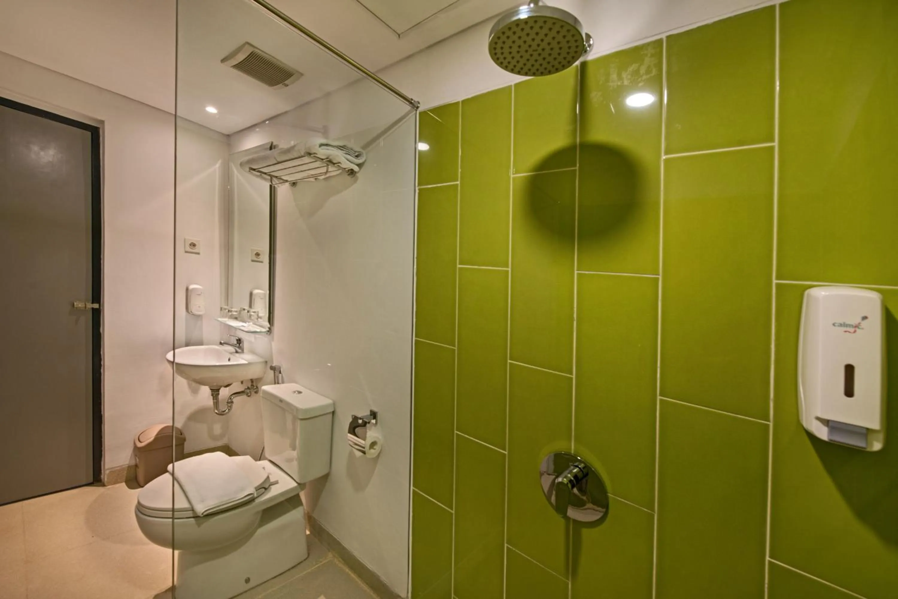 Bathroom in Whiz Prime Hotel Sudirman Pekanbaru