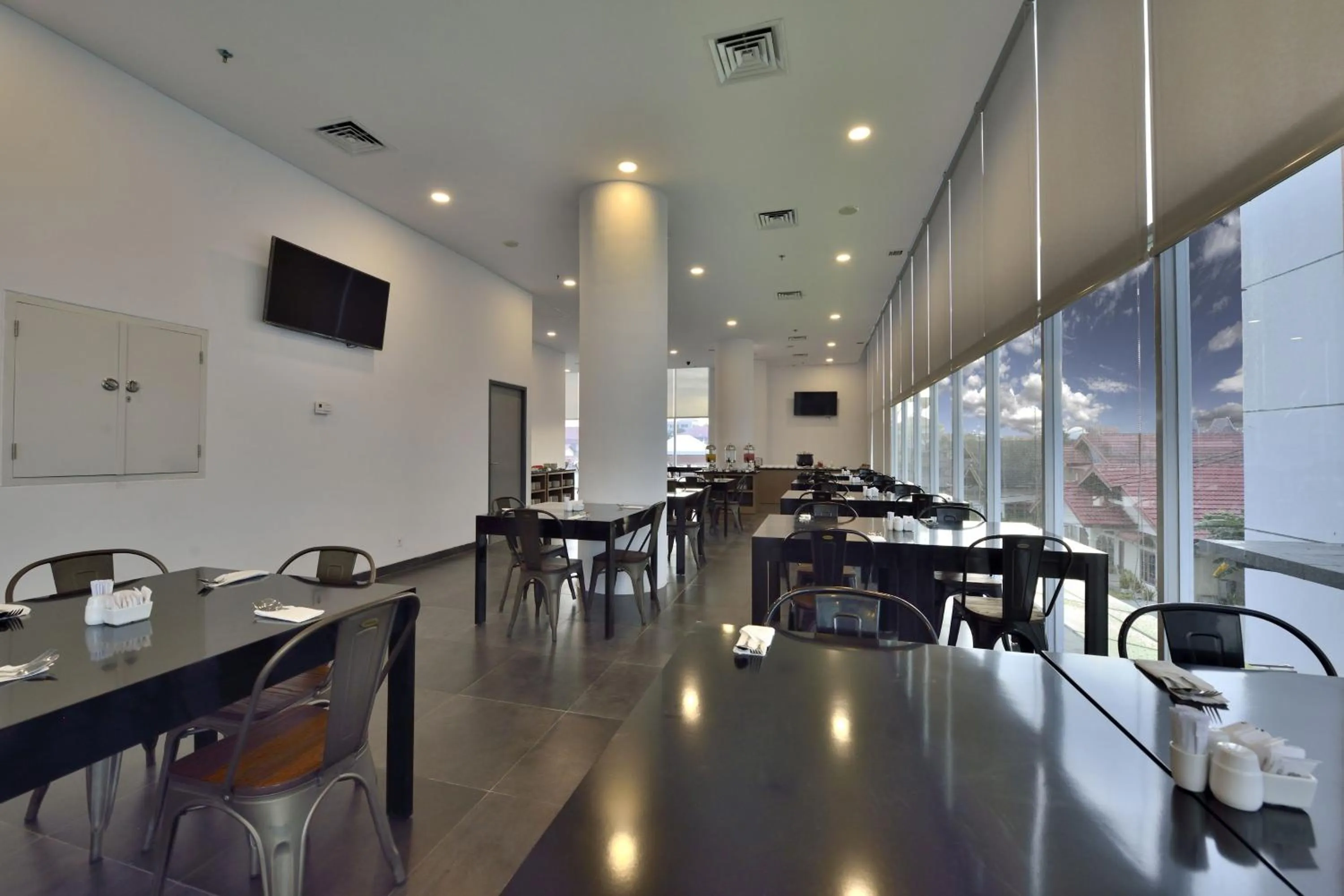 Restaurant/places to eat in Whiz Prime Hotel Sudirman Pekanbaru