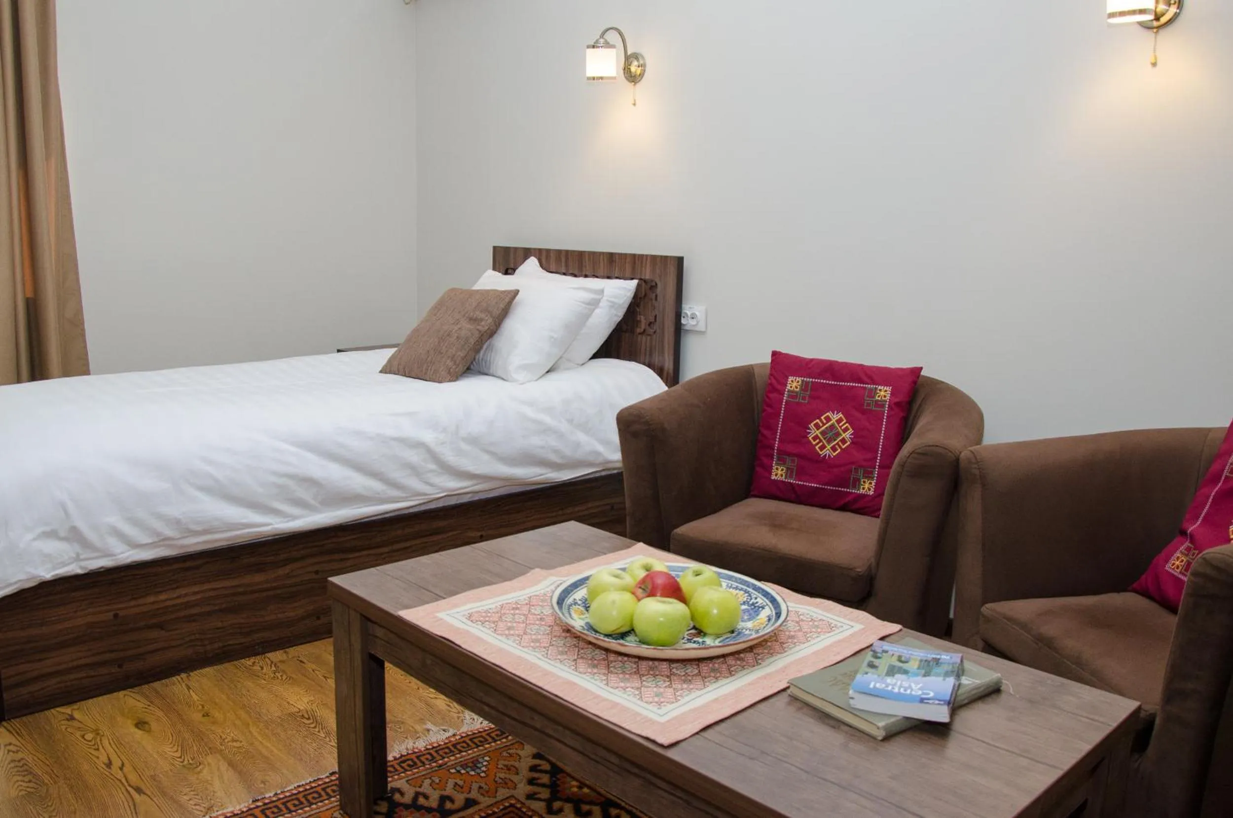 Photo of the whole room, Bed in Jipek Joli Inn