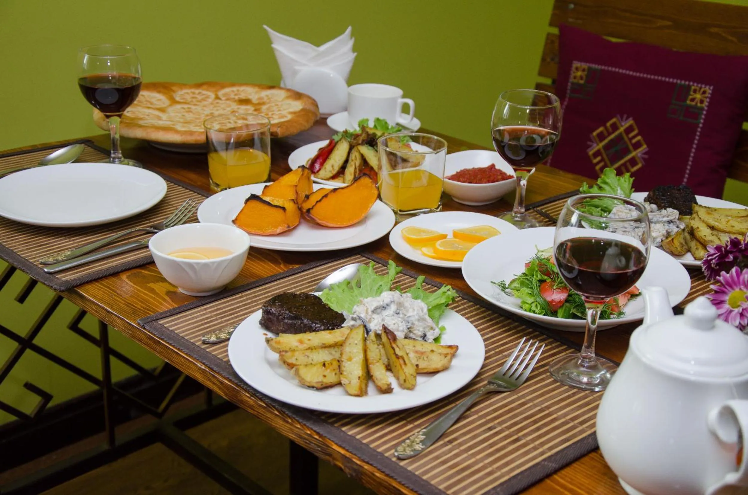 Dinner in Jipek Joli Inn