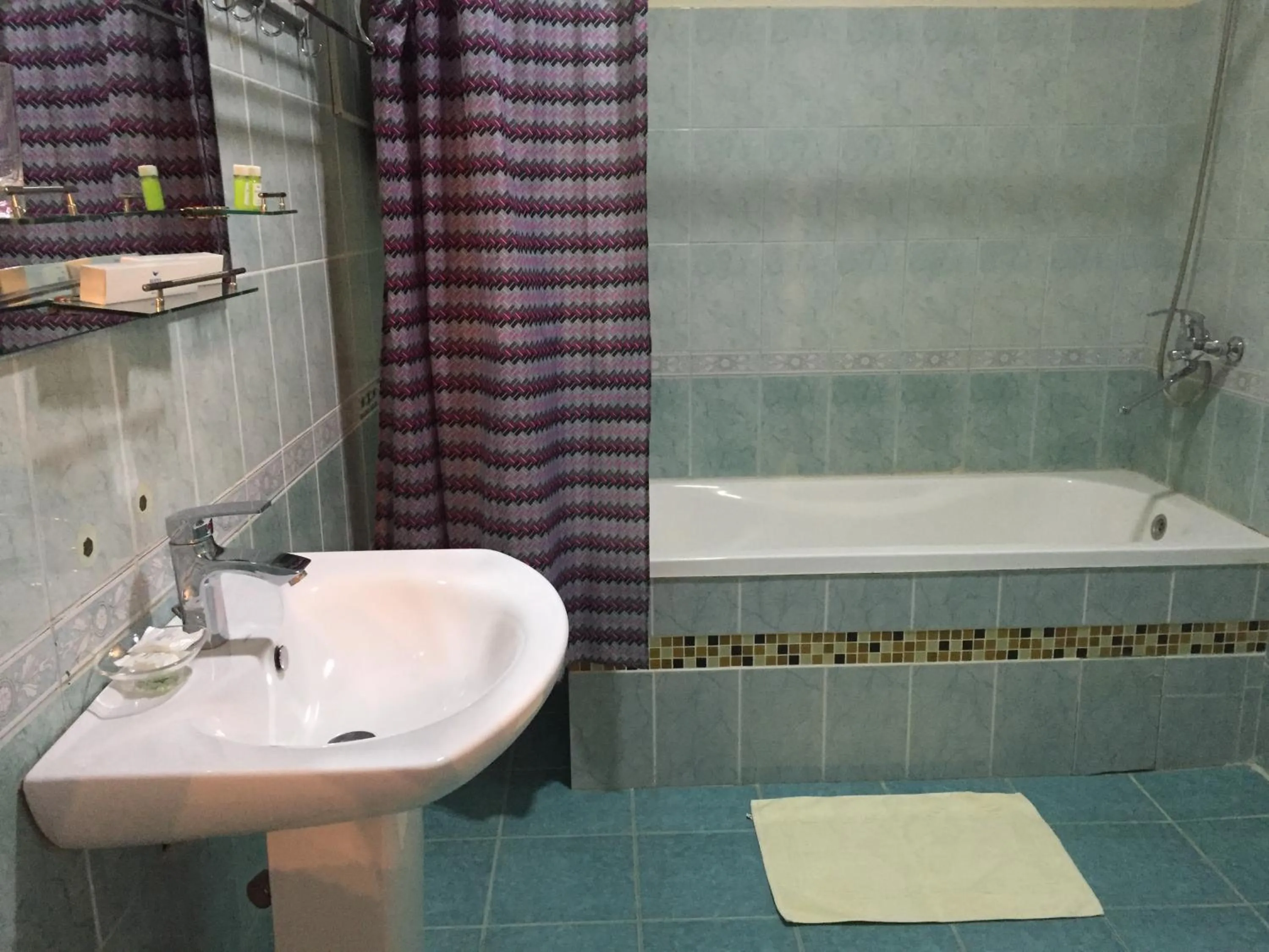 Bathroom in Jipek Joli Inn