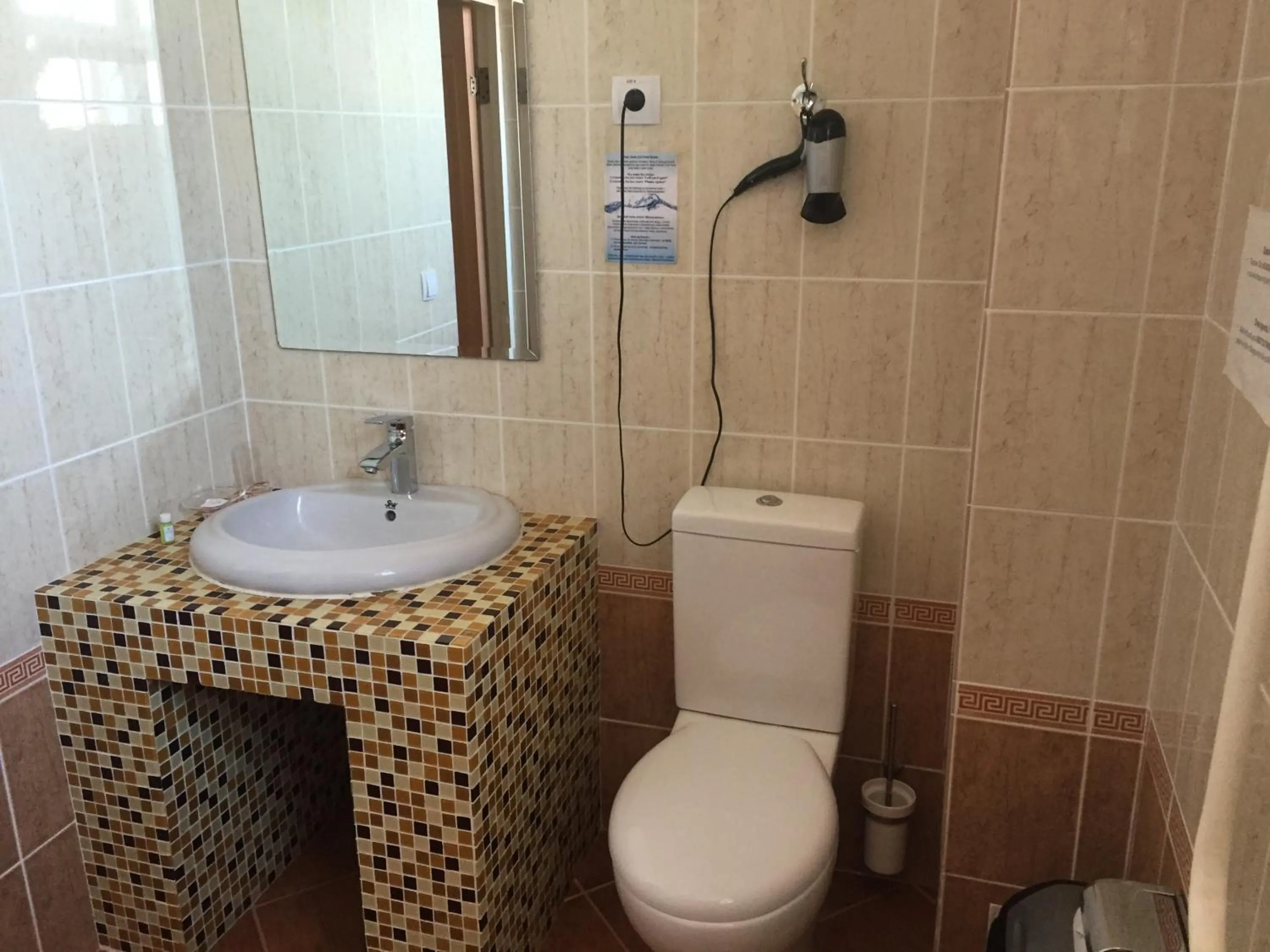 Toilet in Jipek Joli Inn