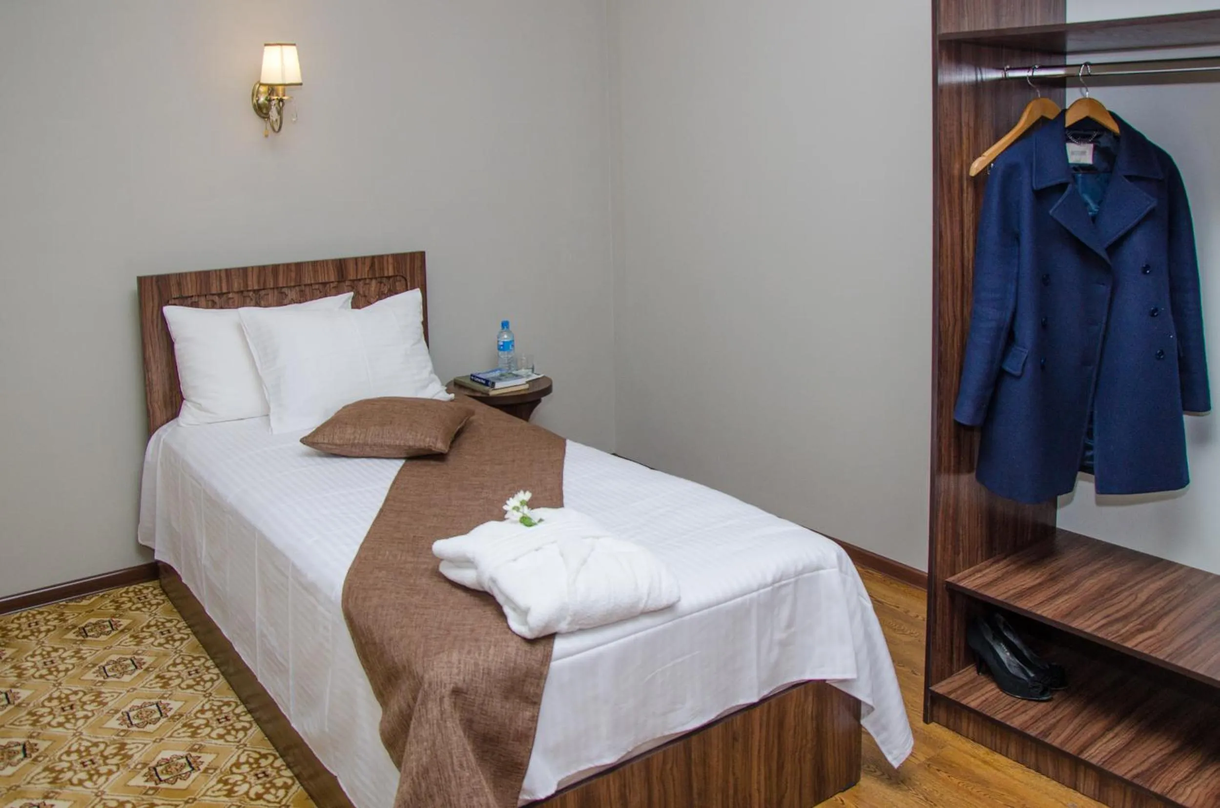 Photo of the whole room, Bed in Jipek Joli Inn