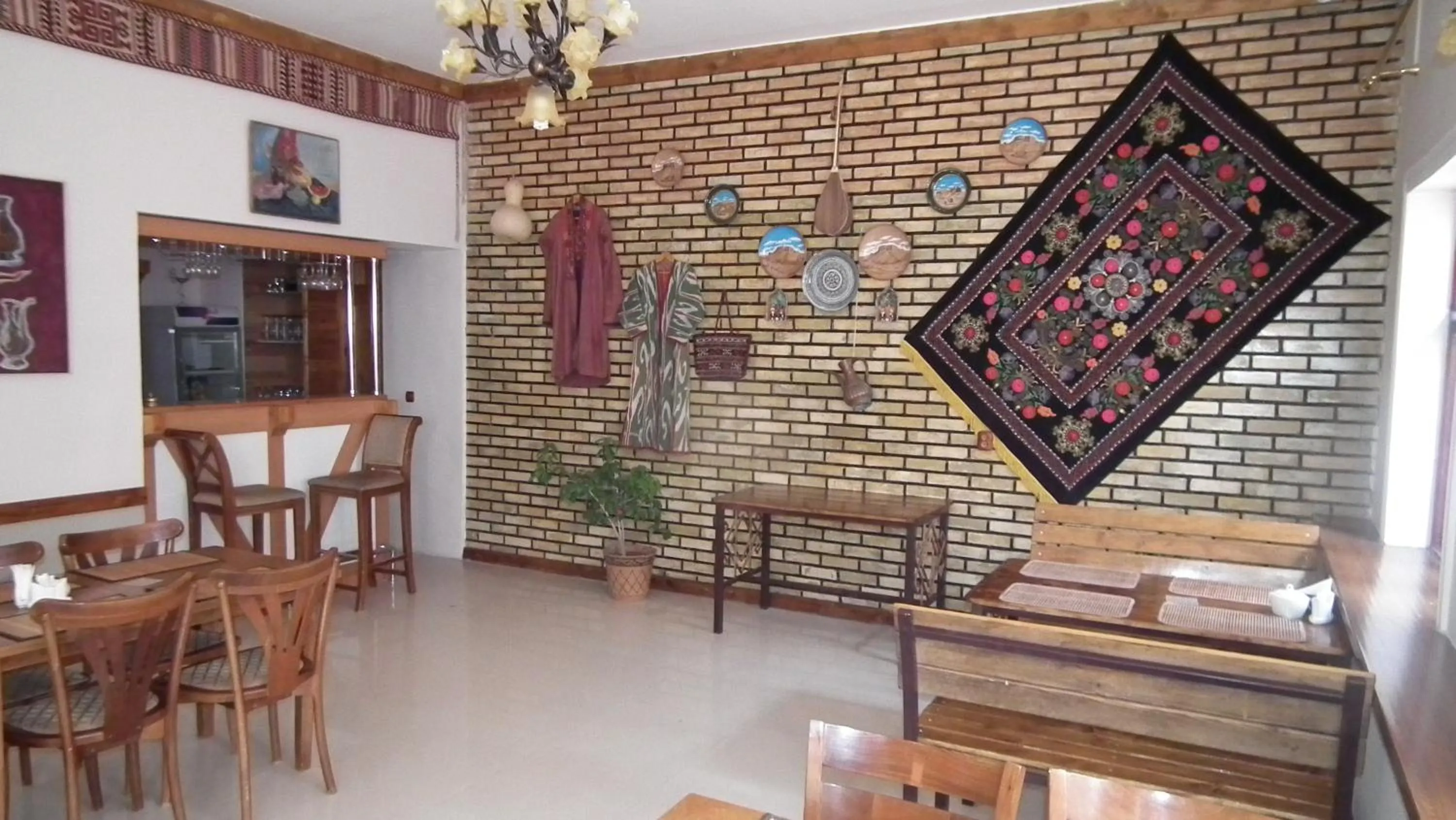 Restaurant/places to eat in Jipek Joli Inn