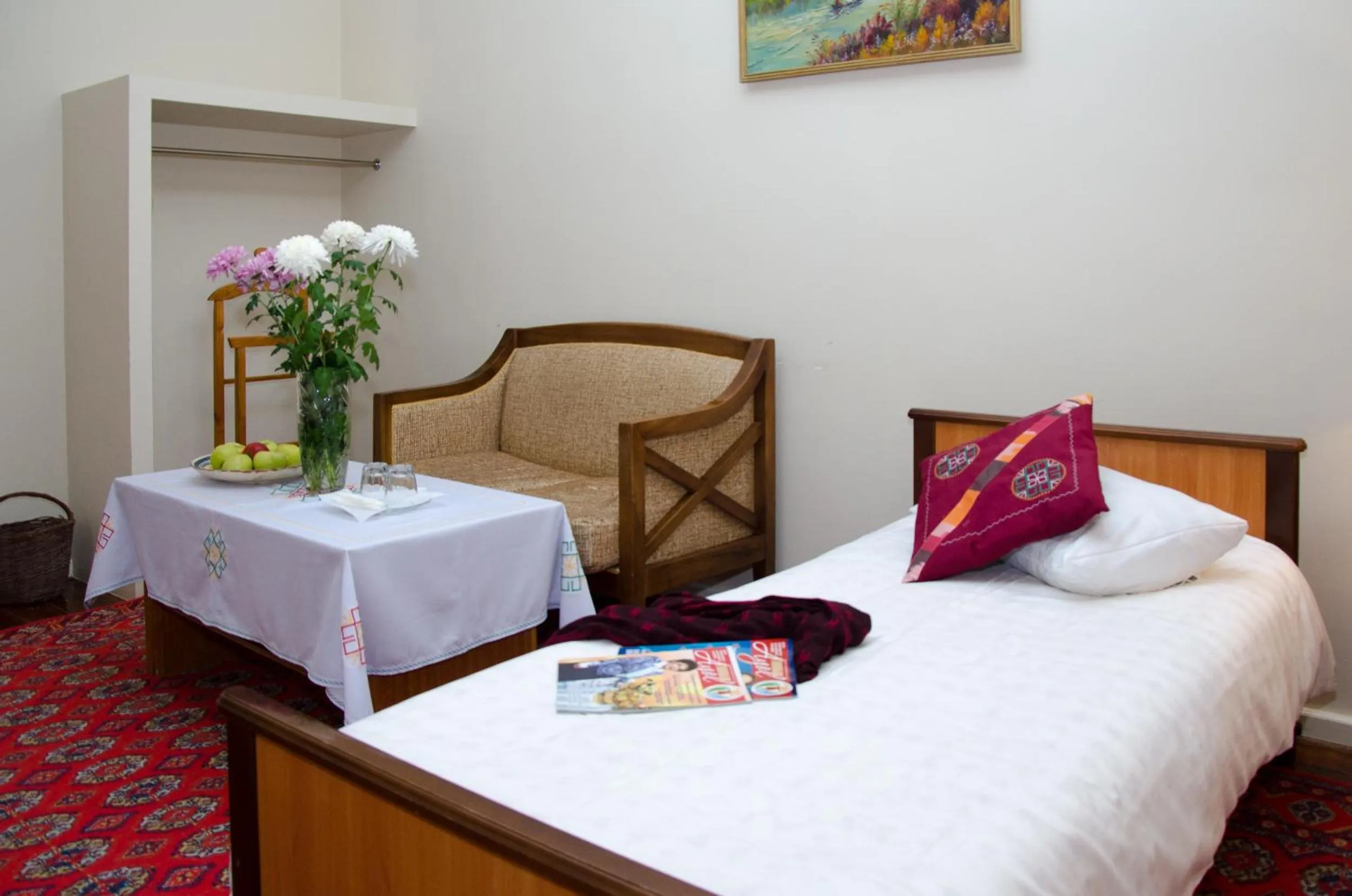 Photo of the whole room, Bed in Jipek Joli Inn