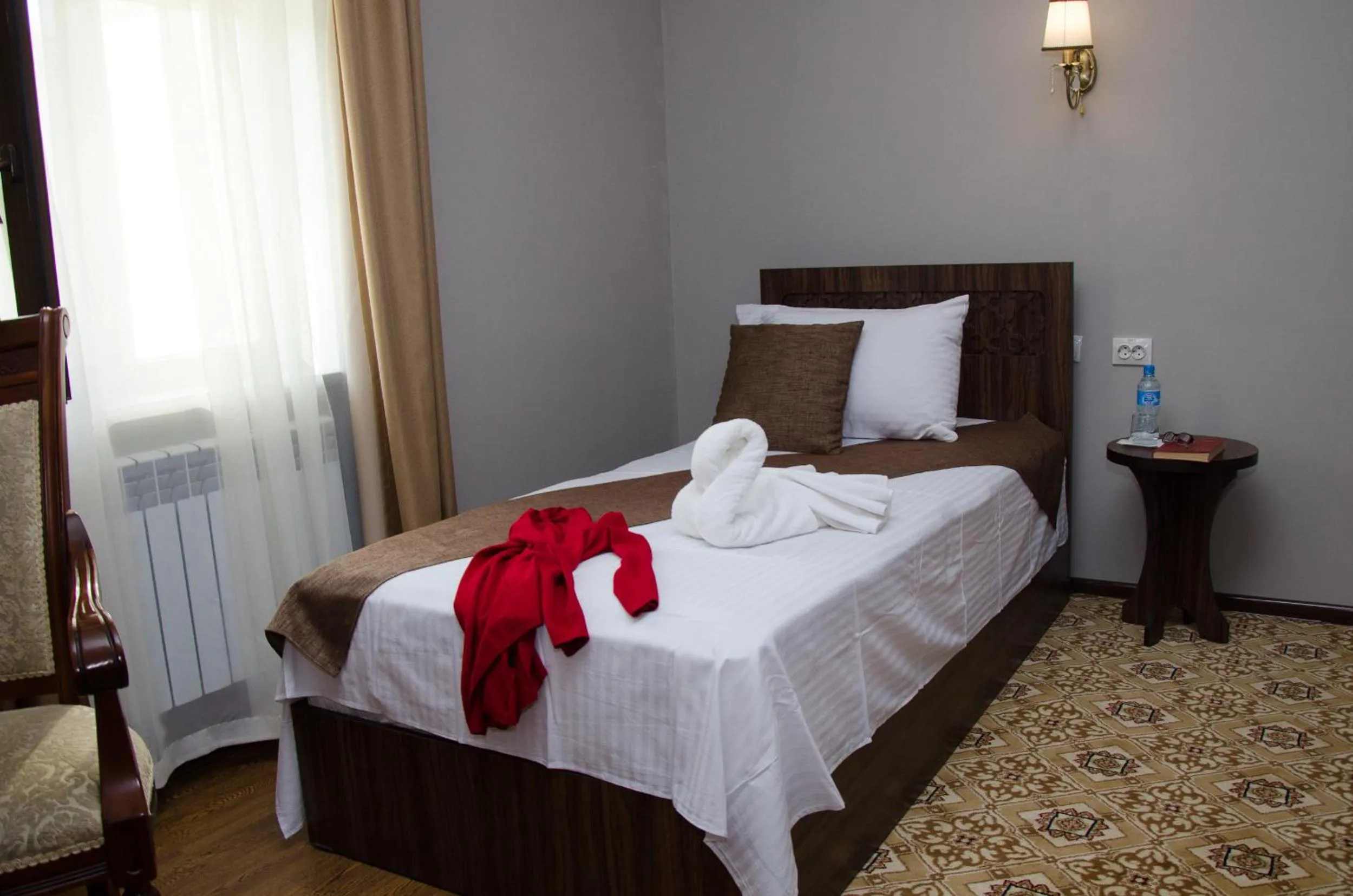 Photo of the whole room, Bed in Jipek Joli Inn