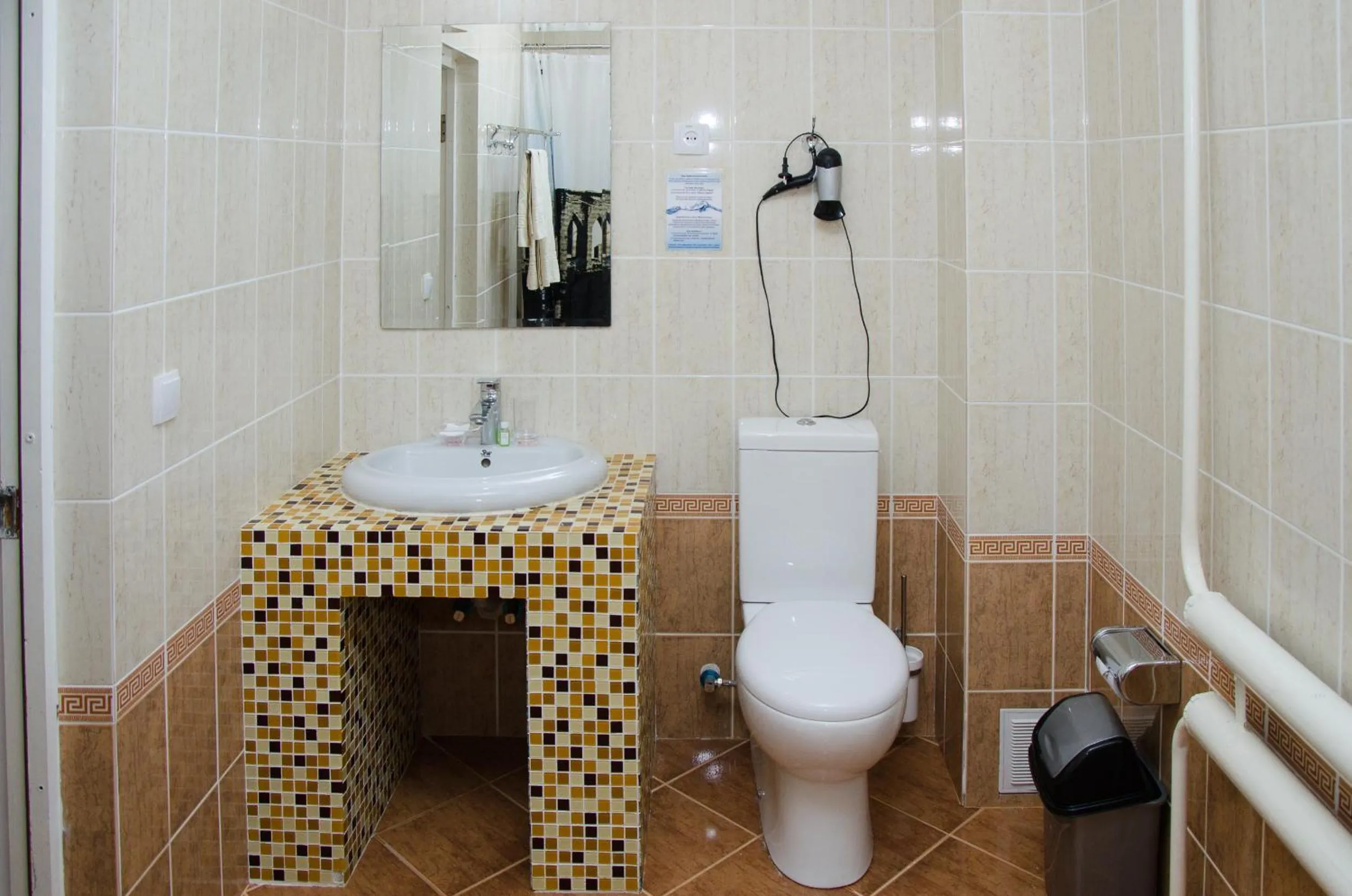 Toilet in Jipek Joli Inn