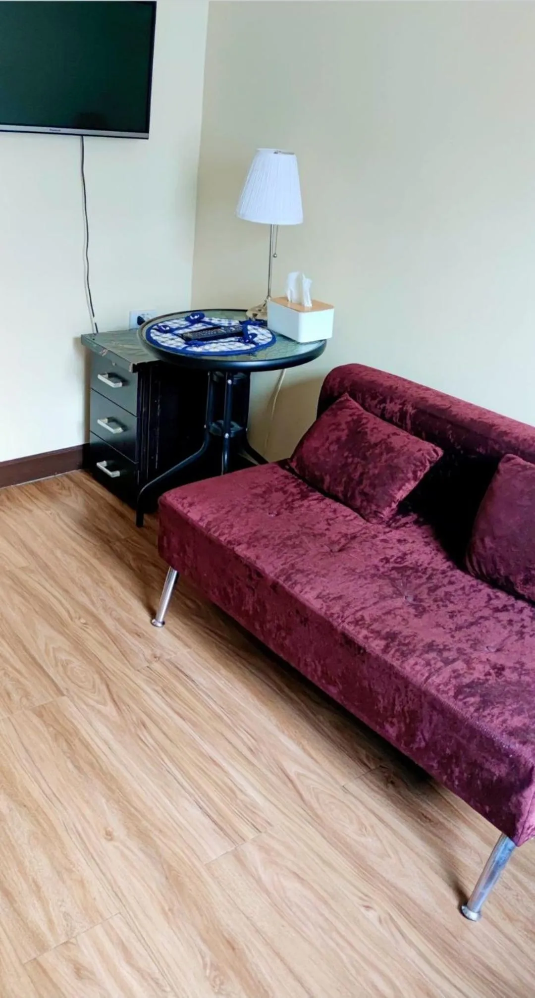 TV and multimedia in The Cube Sathorn Boutique Hotel เดอะ คิวบ์ สาทร บูติค โฮเทล Near BTS Surasak