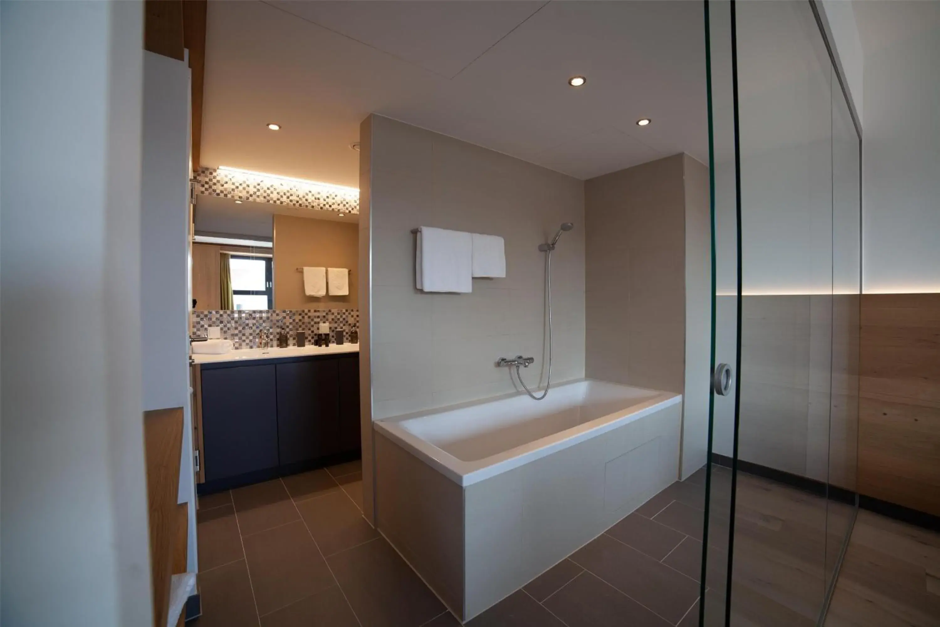 Double Suite with Sofa Bed and Bath Tub - Non-Smoking in Best Western Hotel Tulln Double Suite with Sofa Bed and Bath Tub - Non-Smoking in Best Western Hotel Tulln