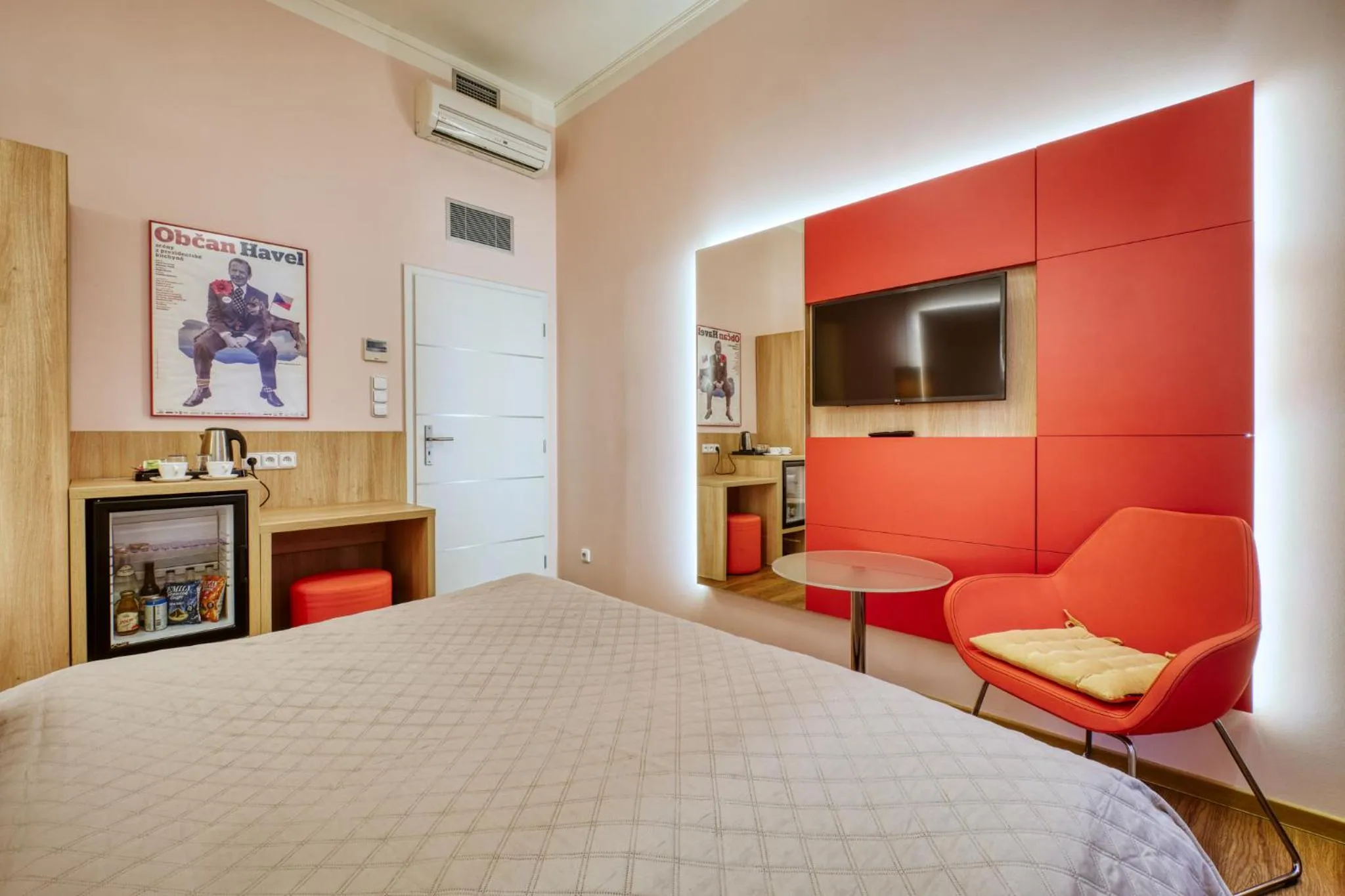 Photo of the whole room, Bed in Salvator Boutique Hotel vegan-friendly