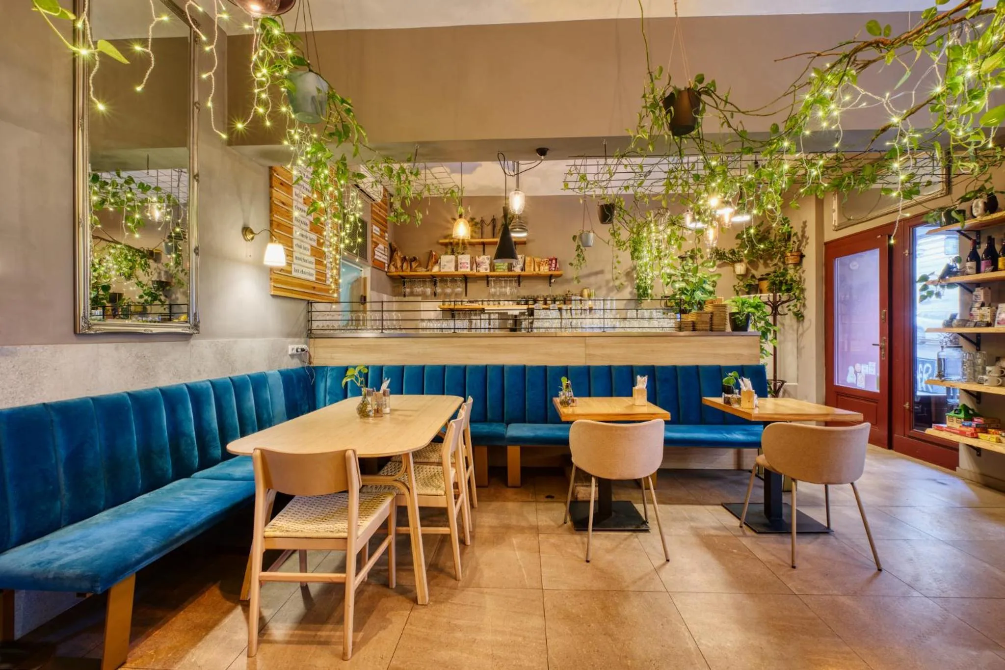 Restaurant/places to eat in Salvator Boutique Hotel vegan-friendly