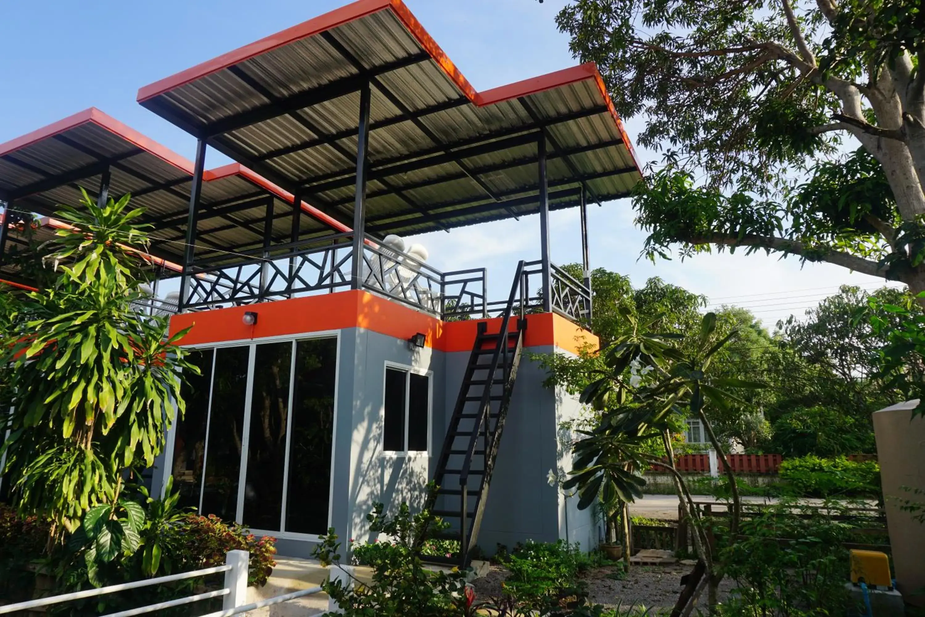 Large One-Bedroom House with Rooftop in Meephawa Resort Large One-Bedroom House with Rooftop in Meephawa Resort