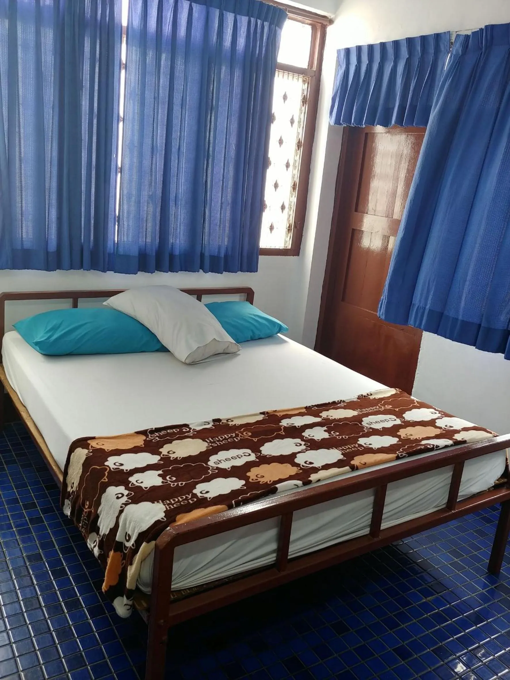 Bed in Prasuri Guest House