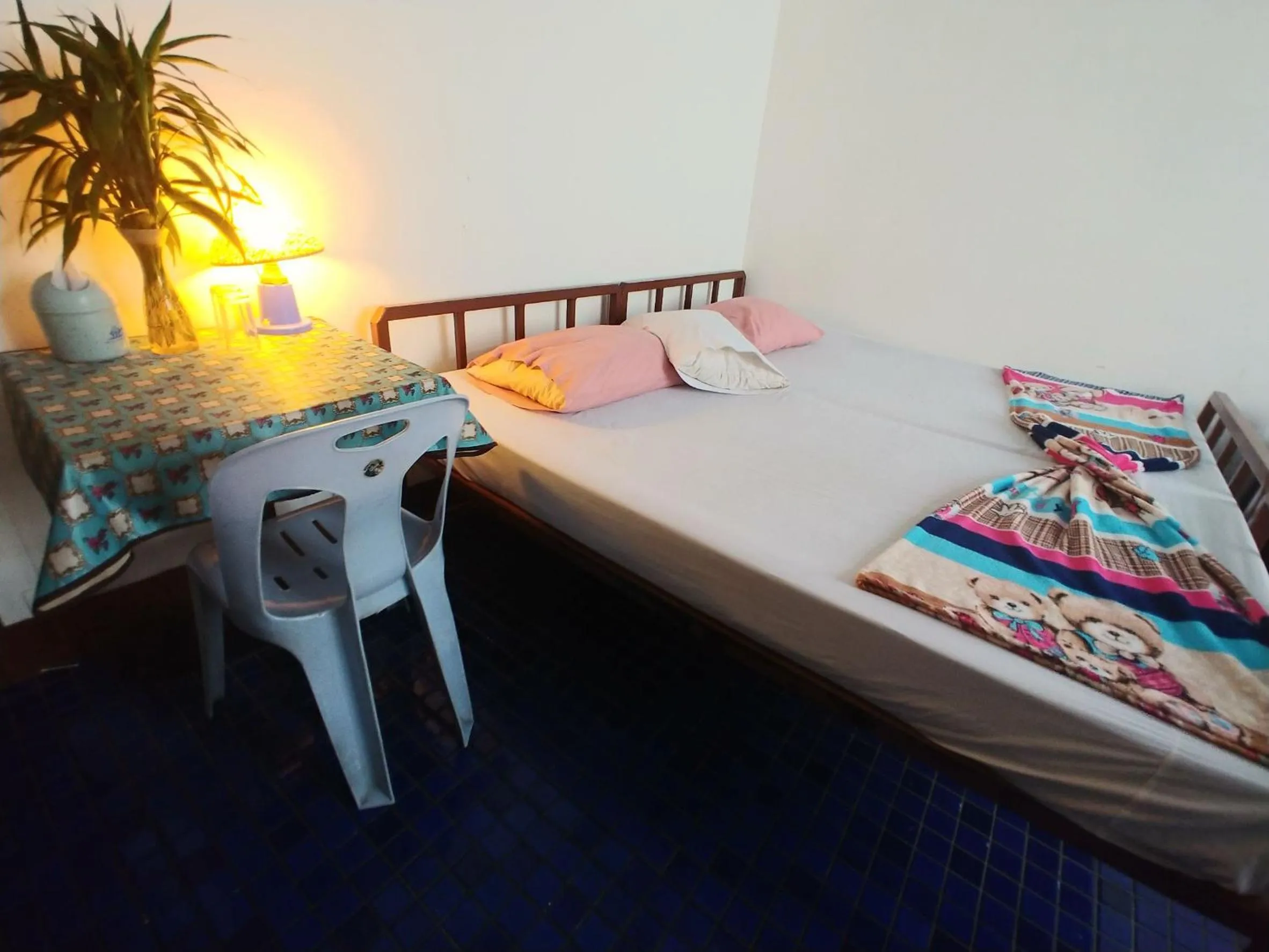 Bed in Prasuri Guest House