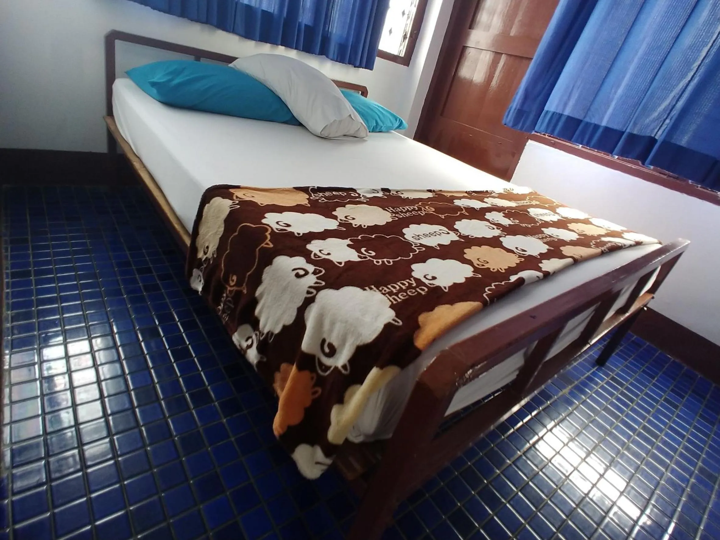 Bed in Prasuri Guest House