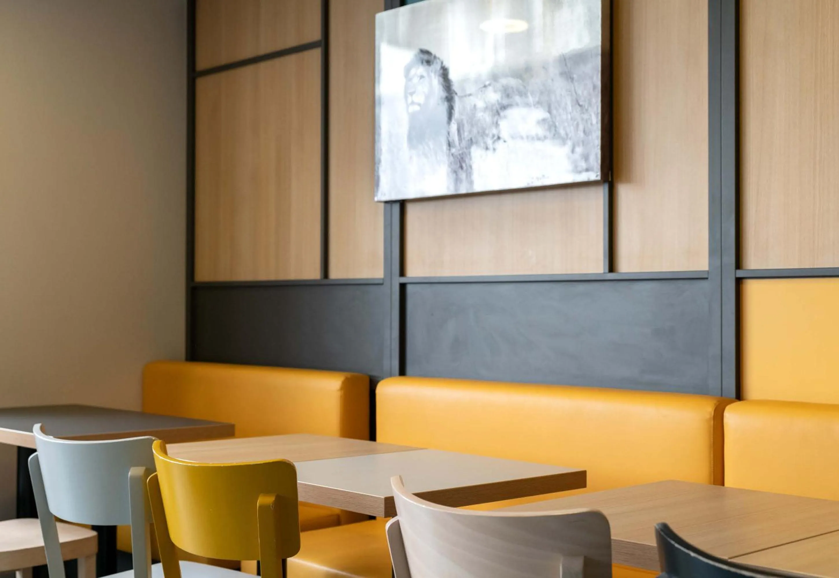 Restaurant/places to eat in B&B HOTEL Le Havre Harfleur 1