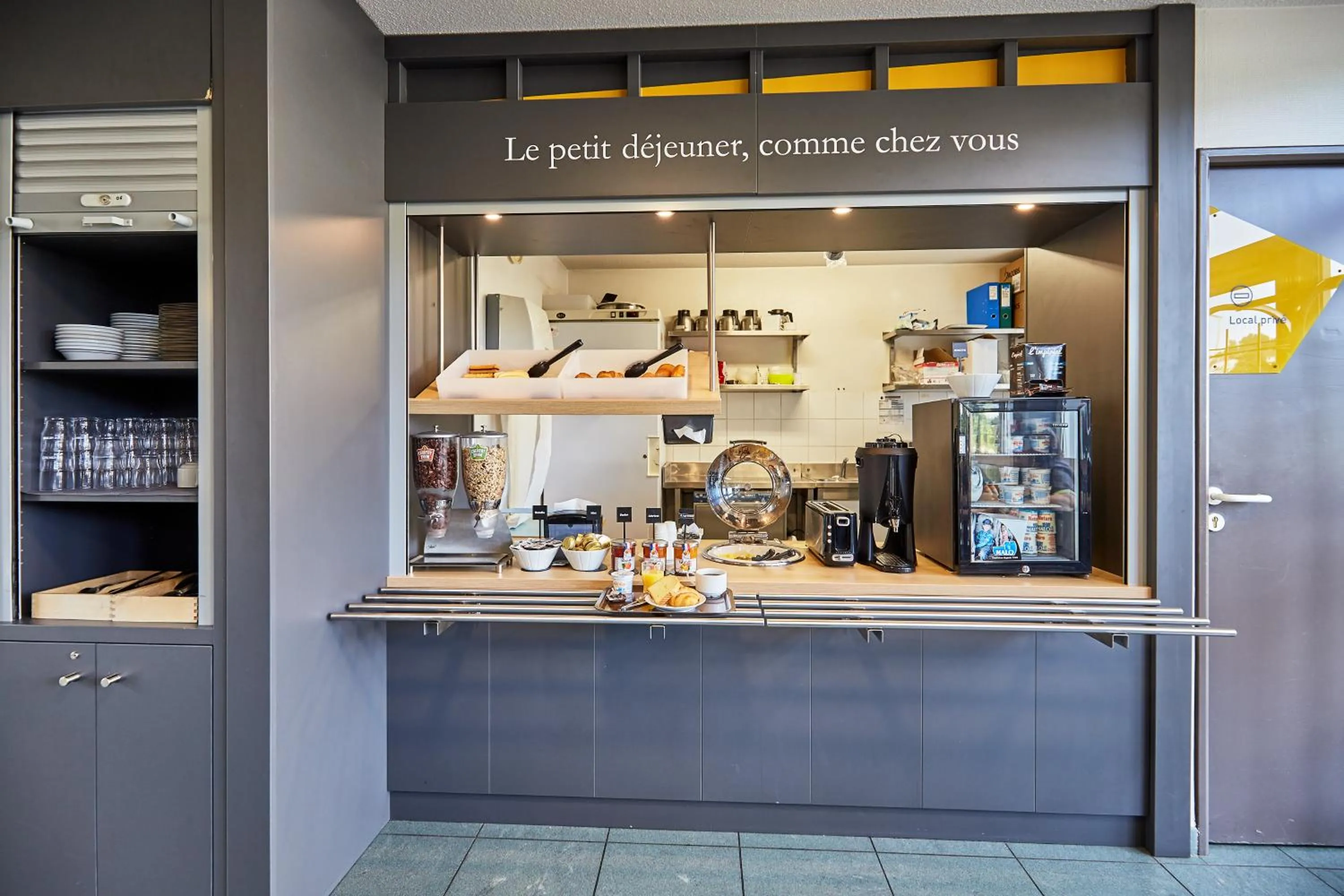 Buffet breakfast in B&B HOTEL Le Havre Harfleur 1