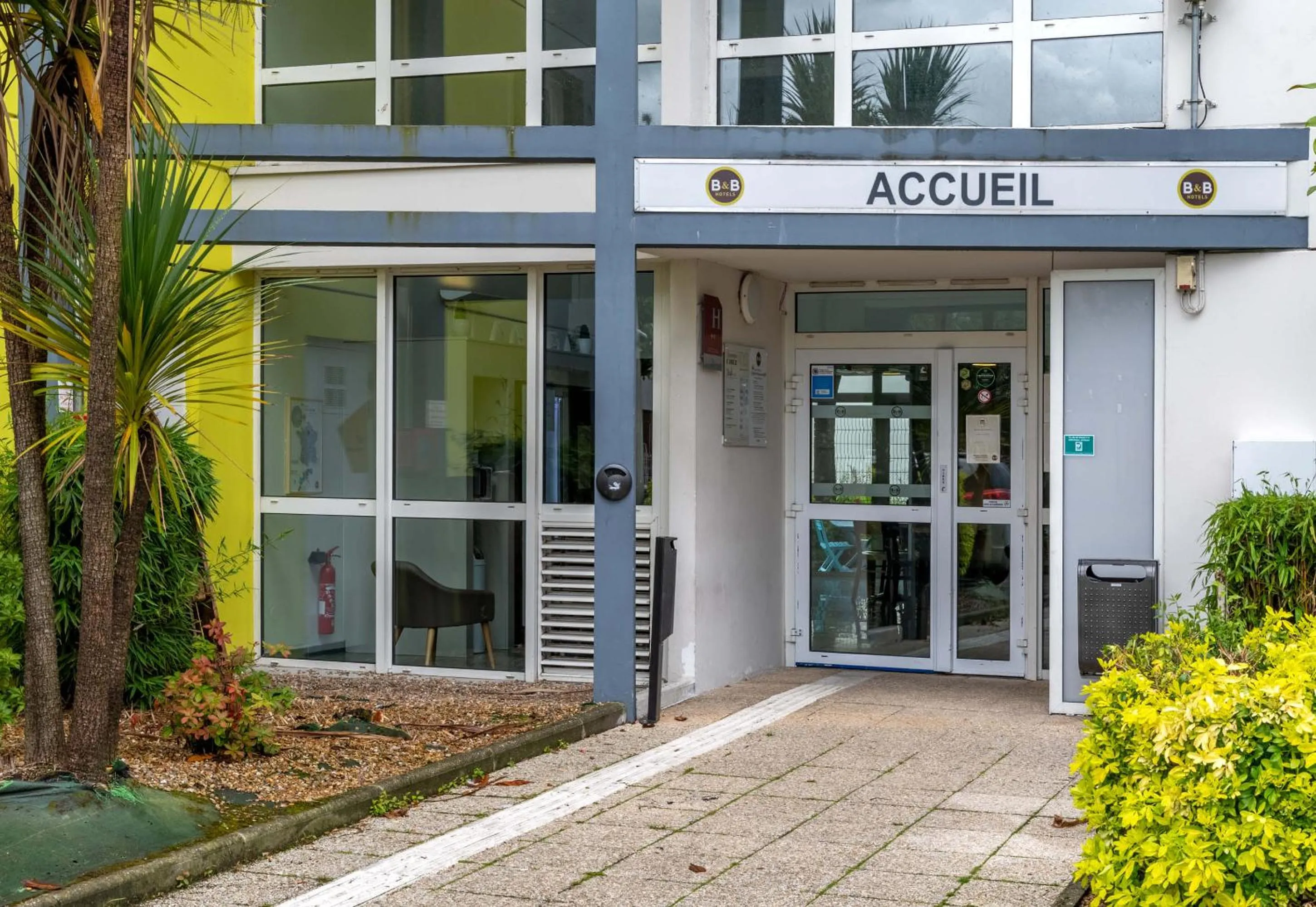 Facade/entrance in B&B HOTEL Le Havre Harfleur 1