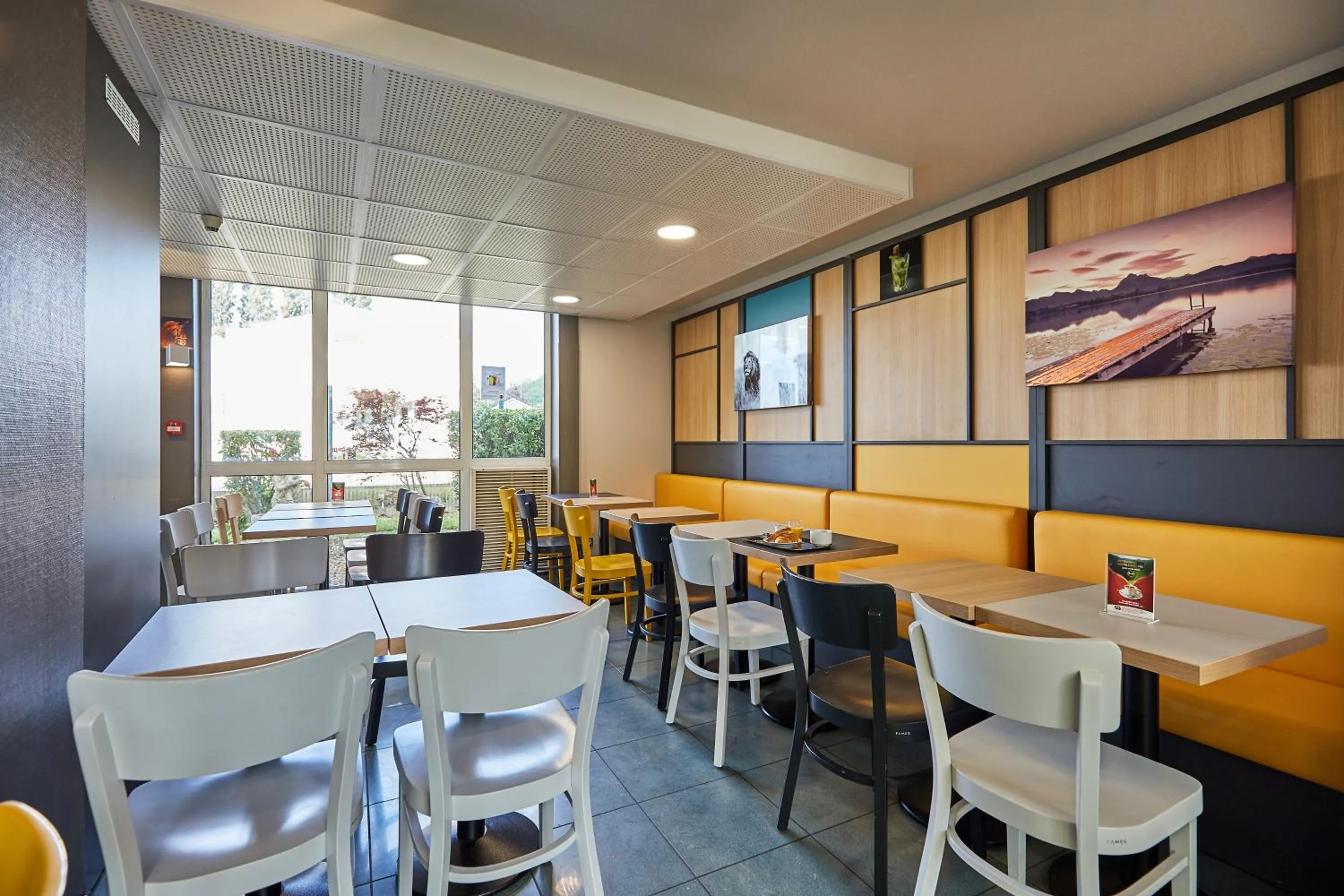 Buffet breakfast in B&B HOTEL Le Havre Harfleur 1