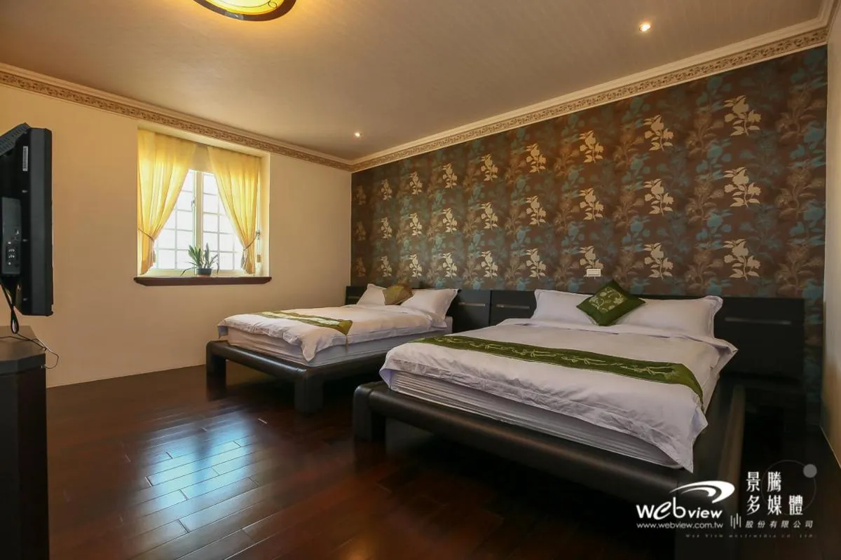 Property building, Bed in Star Shine B&B