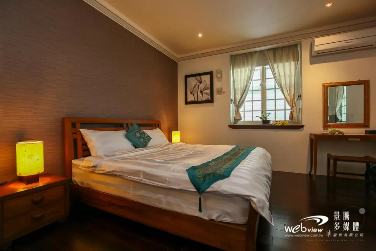 Property building, Bed in Star Shine B&B