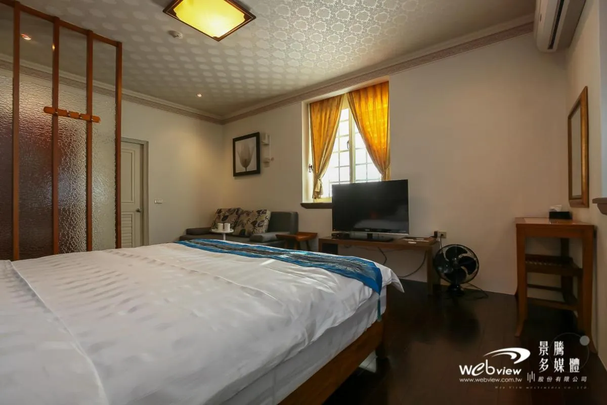 Property building, Bed in Star Shine B&B