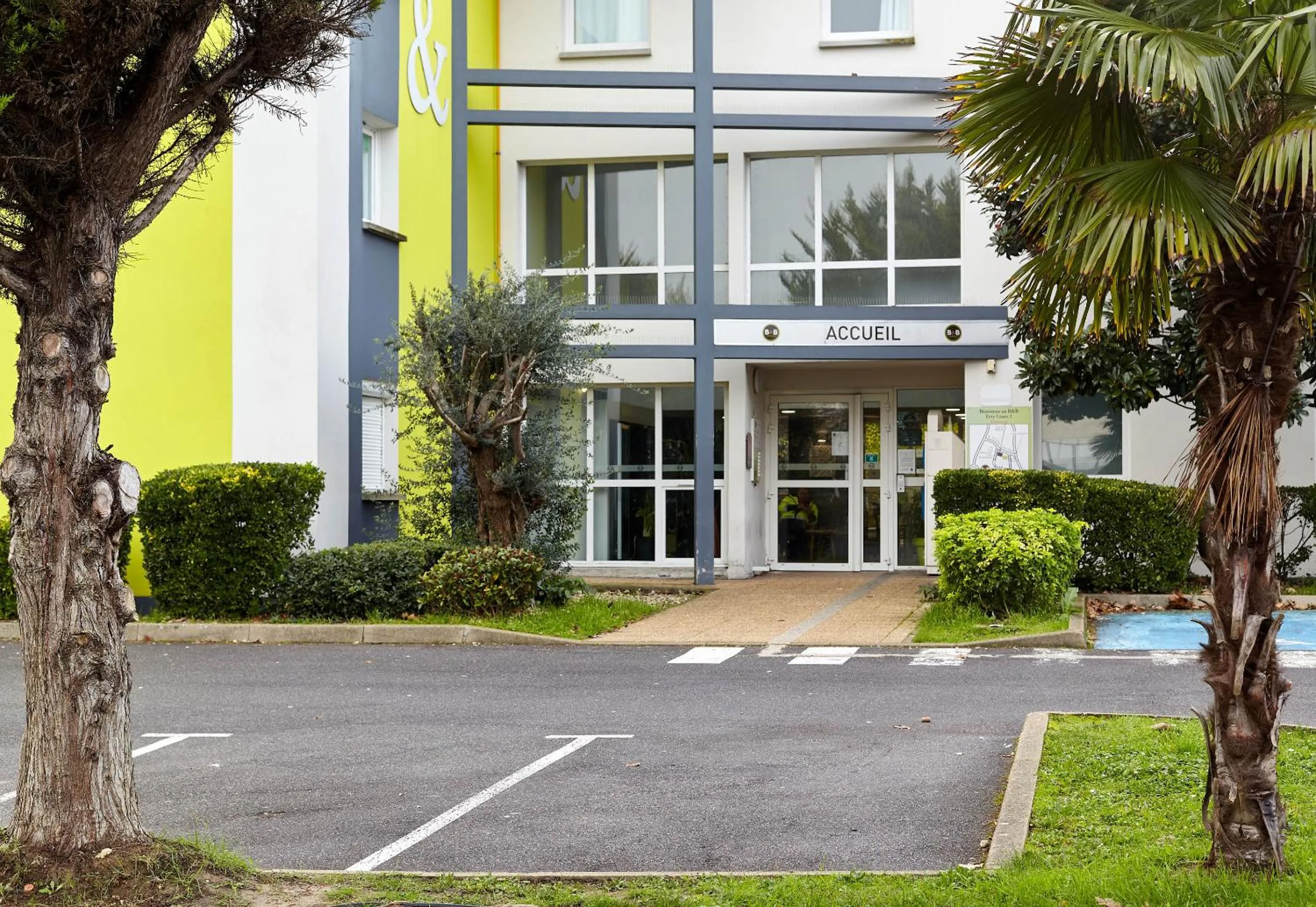 Property building in B&B HOTEL Evry Lisses 2