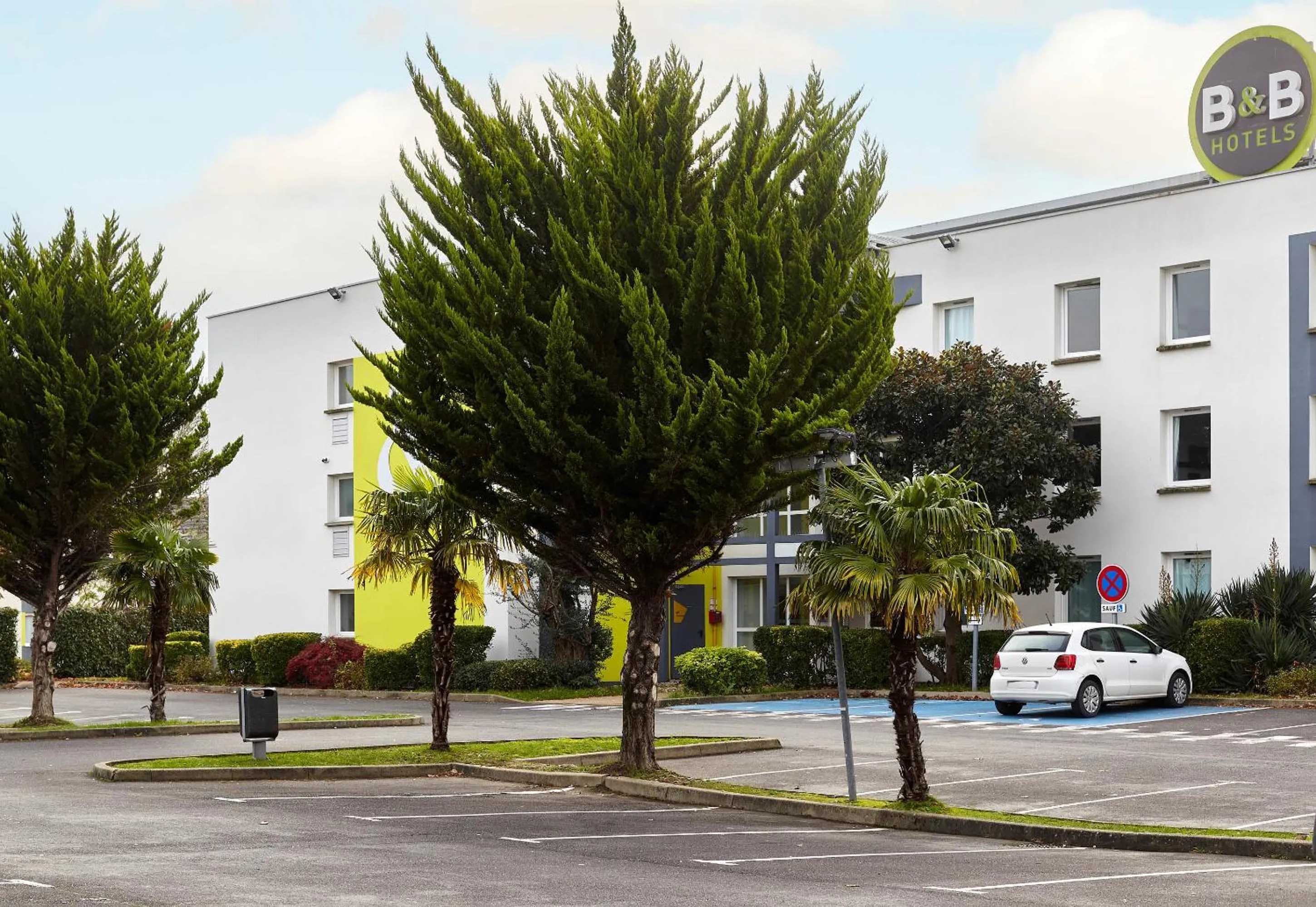 Property building in B&B HOTEL Evry Lisses 2