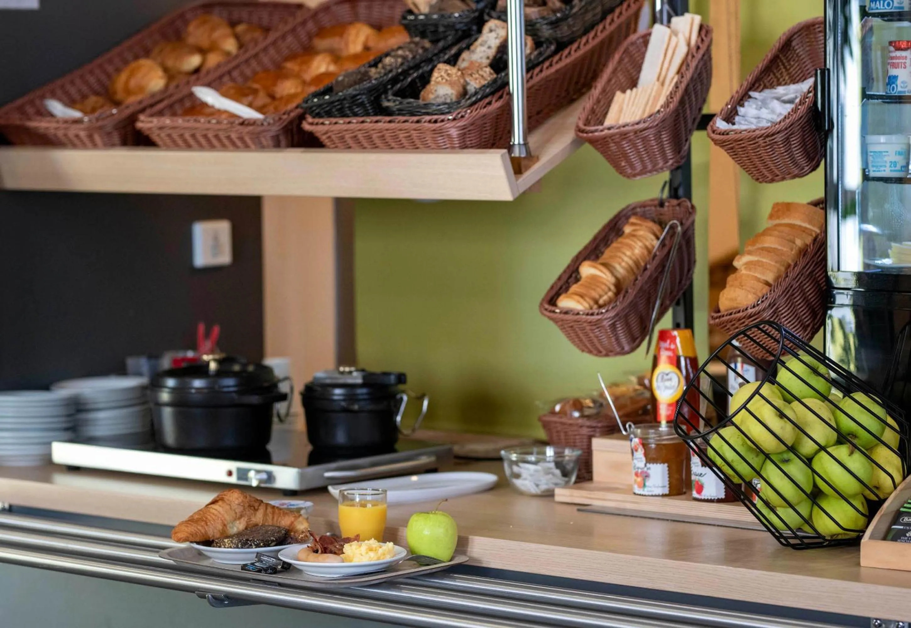 Buffet breakfast in B&B HOTEL Avignon 2