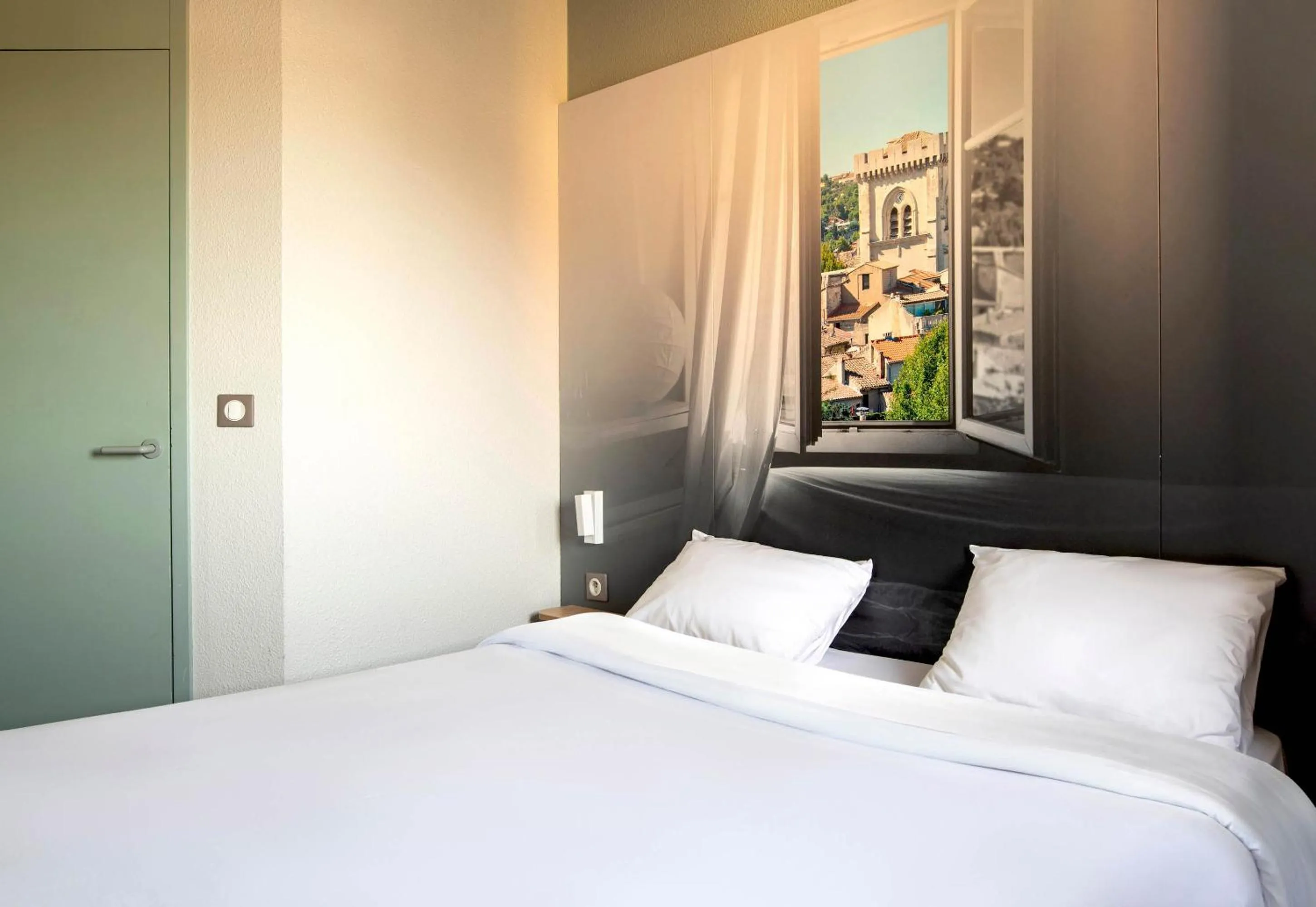 Bedroom, Bed in B&B HOTEL Avignon 2