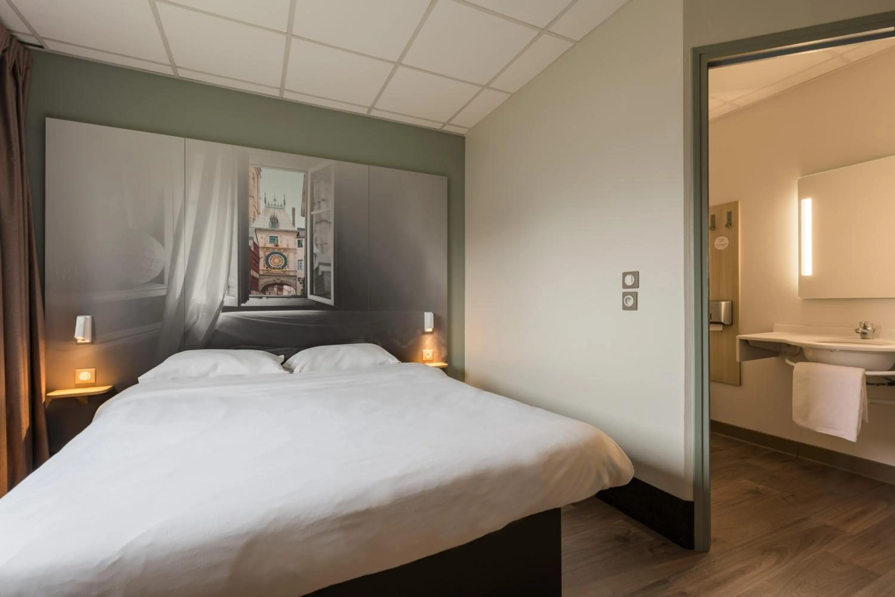 Bedroom, Bed in B&B HOTEL Rouen Saint-Étienne-du-Rouvray