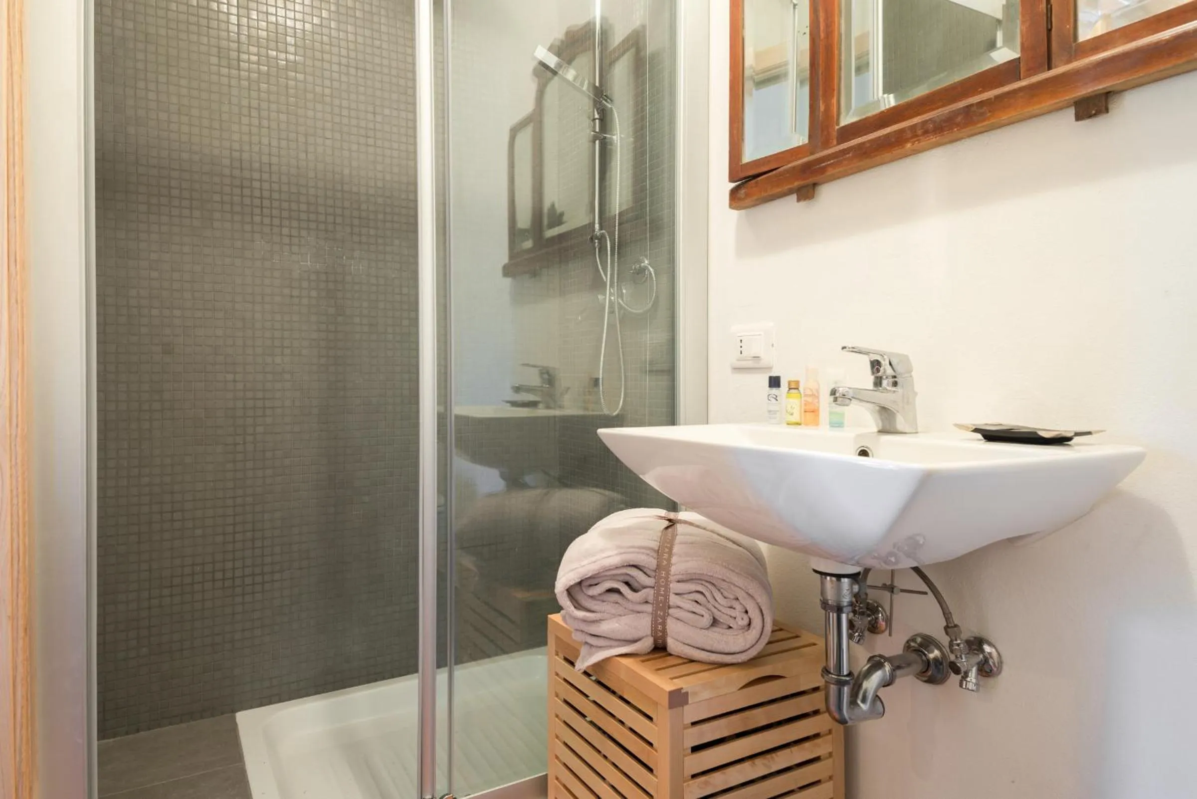 Shower in Casa Il Borghetto - Luxury Suites & Pool