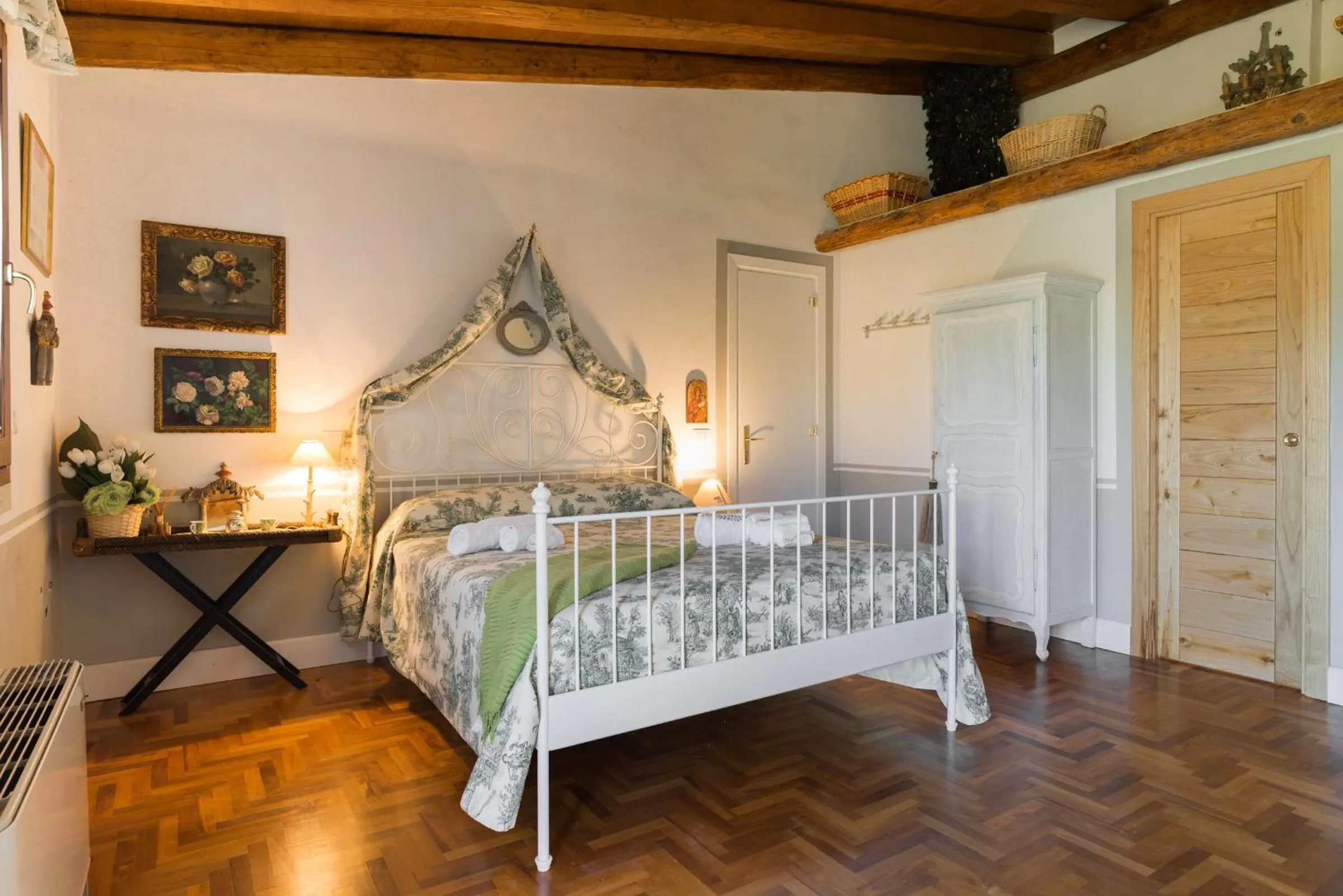 Spring, Bed in Casa Il Borghetto - Luxury Suites & Pool