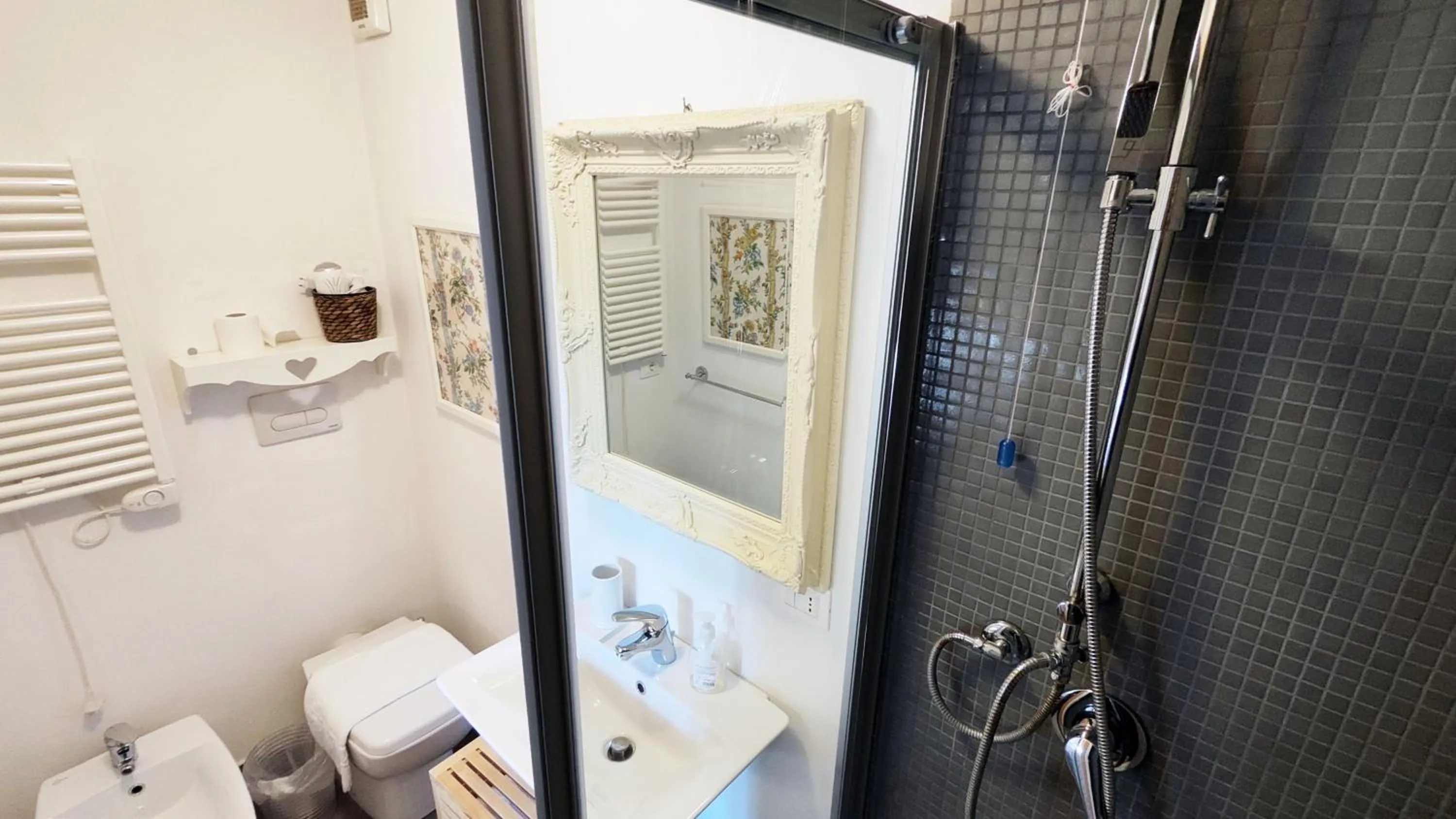 Shower in Casa Il Borghetto - Luxury Suites & Pool