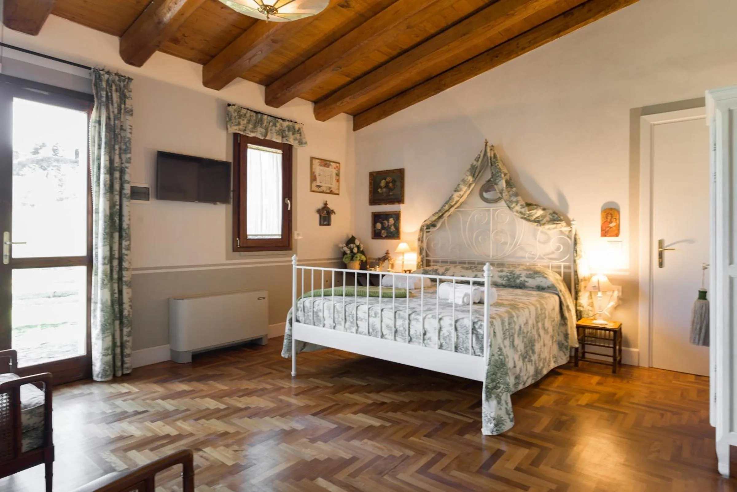 Photo of the whole room, Bed in Casa Il Borghetto - Luxury Suites & Pool