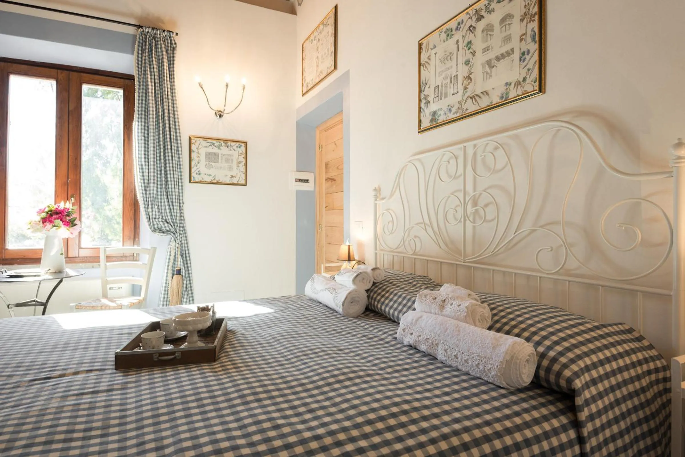 Spring, Bed in Casa Il Borghetto - Luxury Suites & Pool
