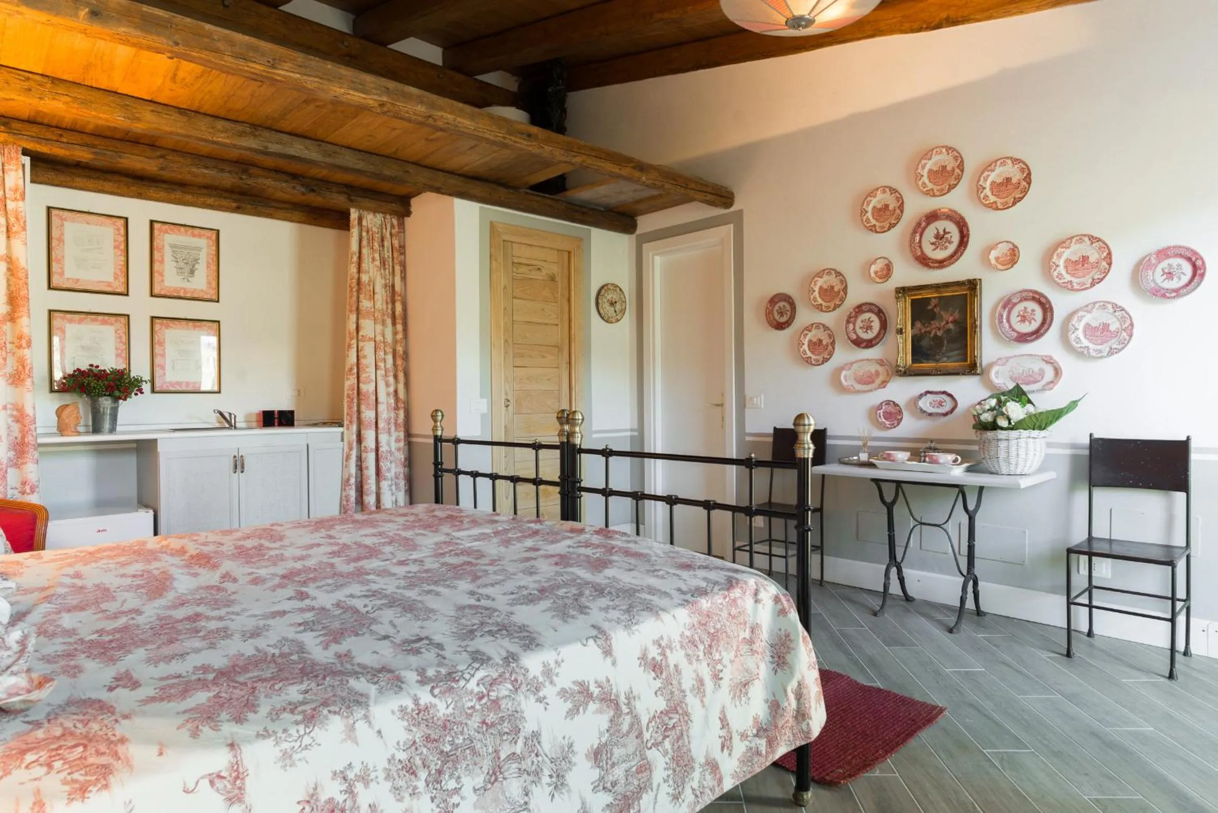 Photo of the whole room, Bed in Casa Il Borghetto - Luxury Suites & Pool