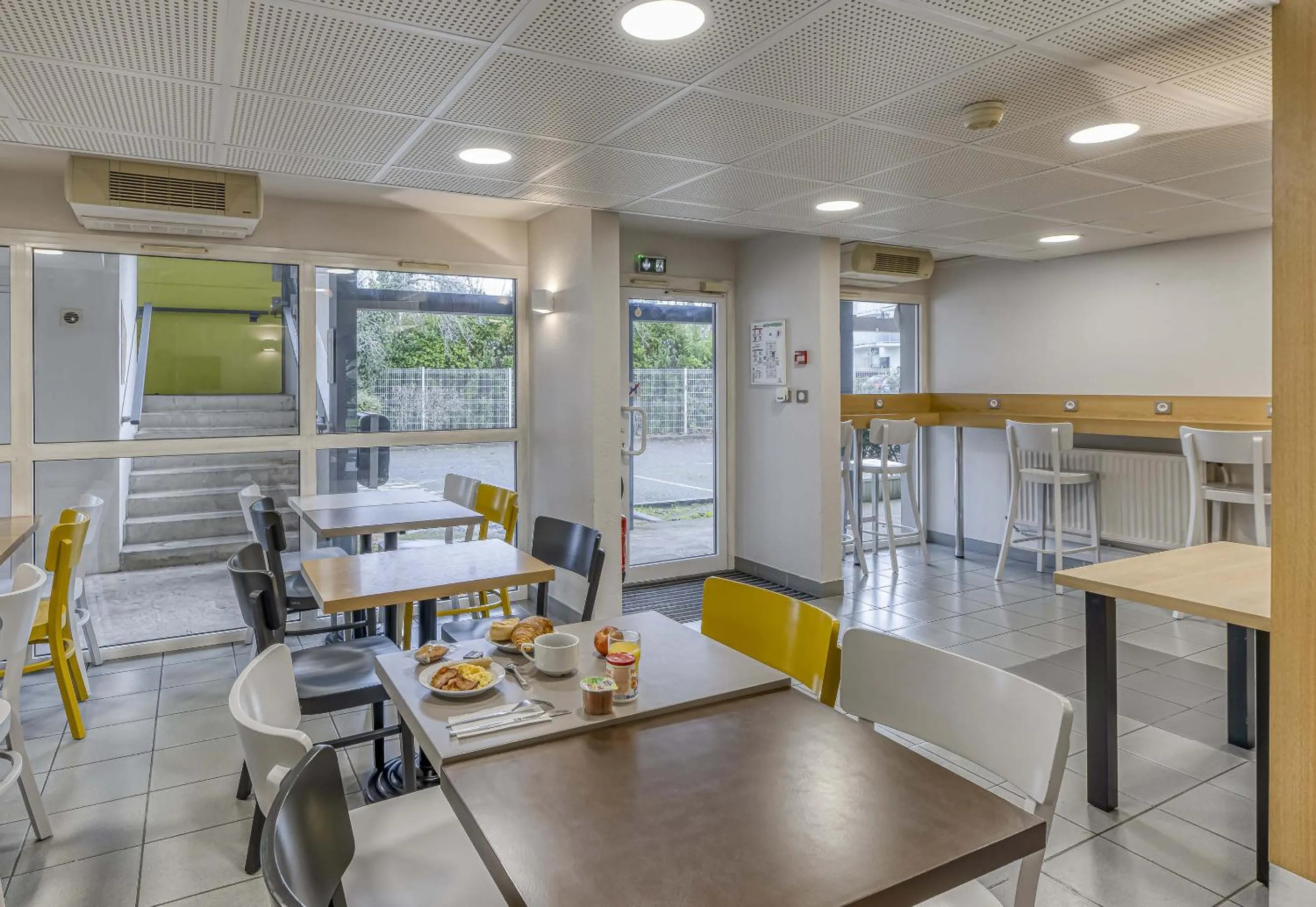 Restaurant/places to eat in B&B HOTEL Périgueux Boulazac