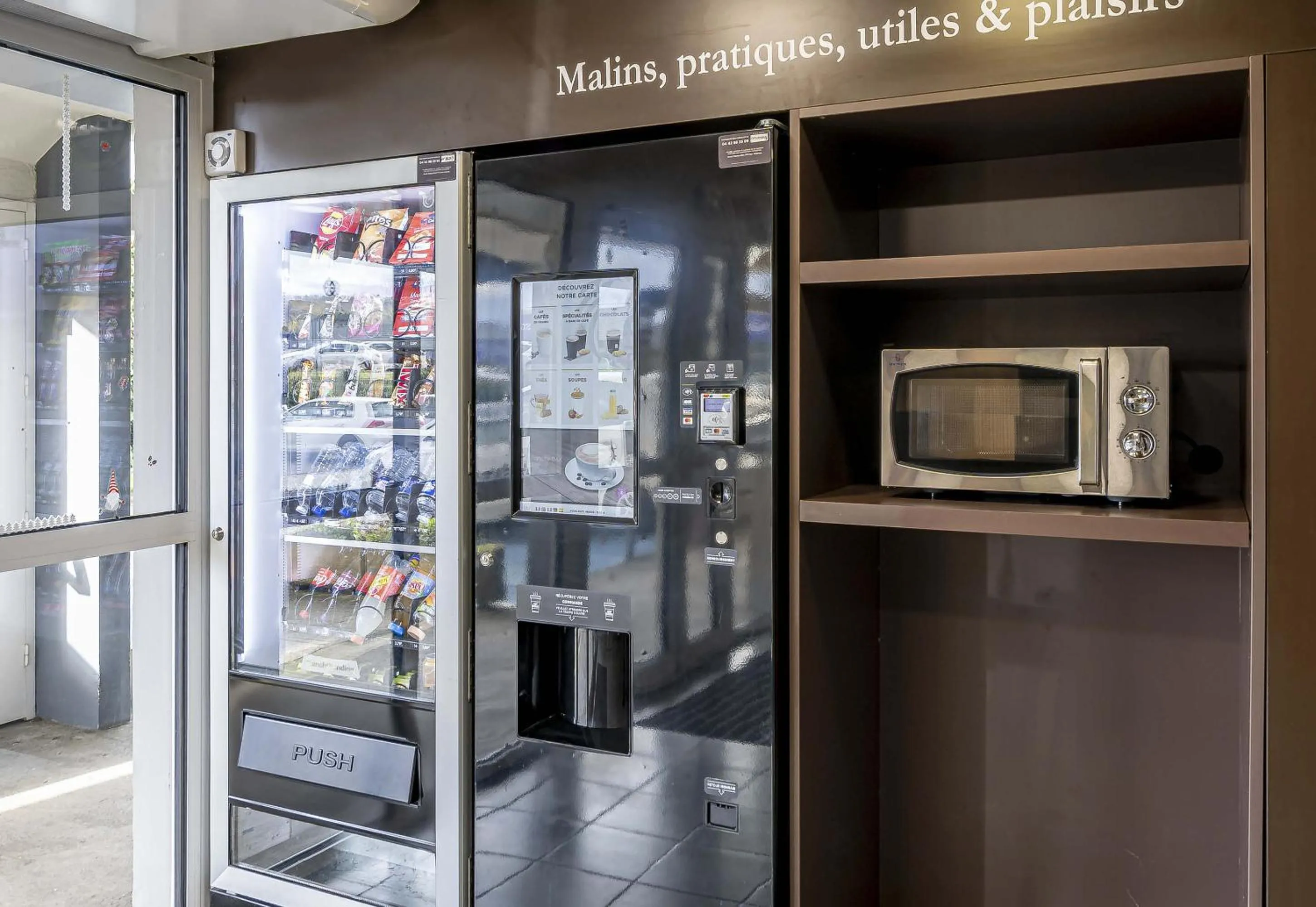 vending machine in B&B HOTEL Périgueux Boulazac