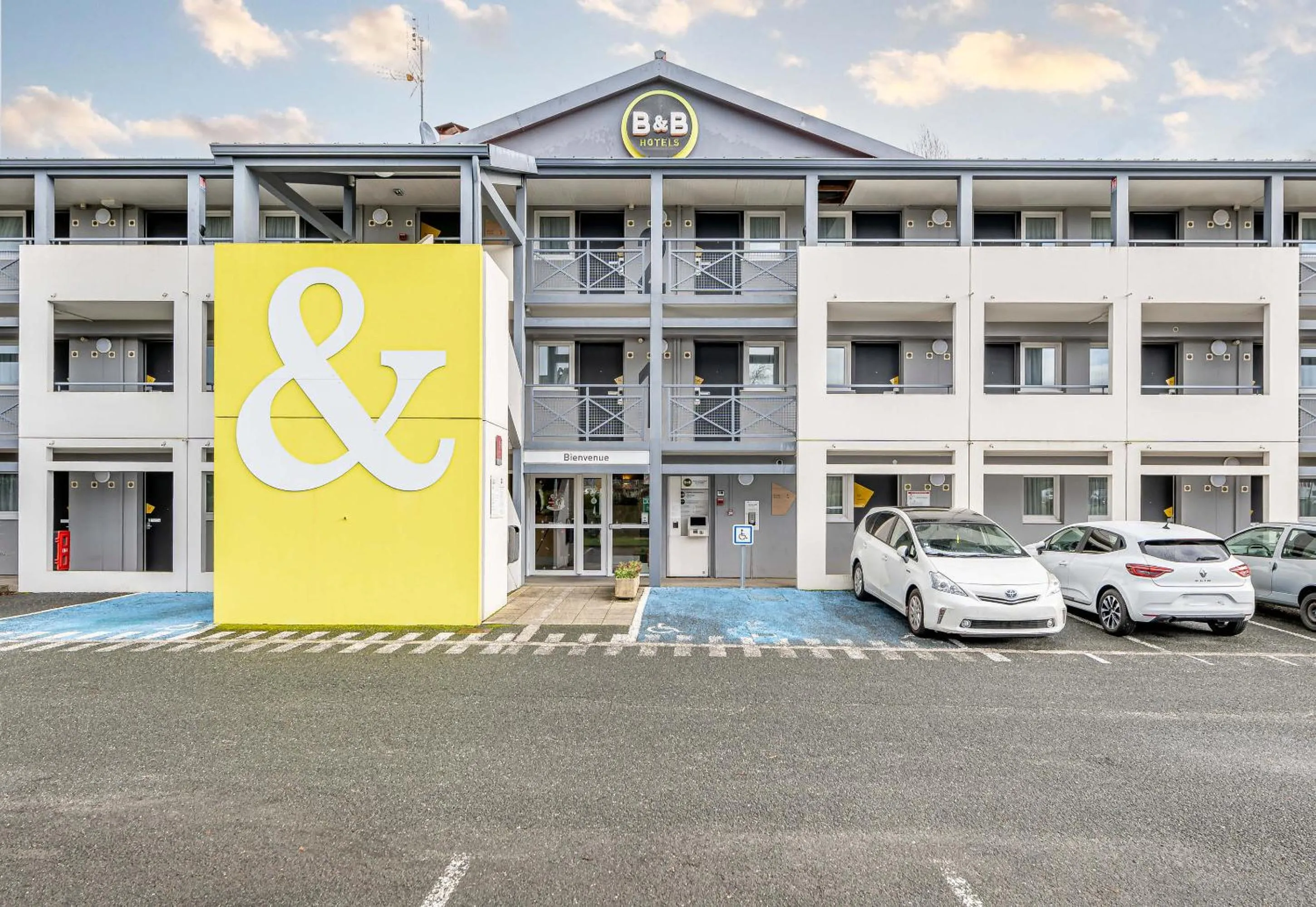 Property building in B&B HOTEL Périgueux Boulazac